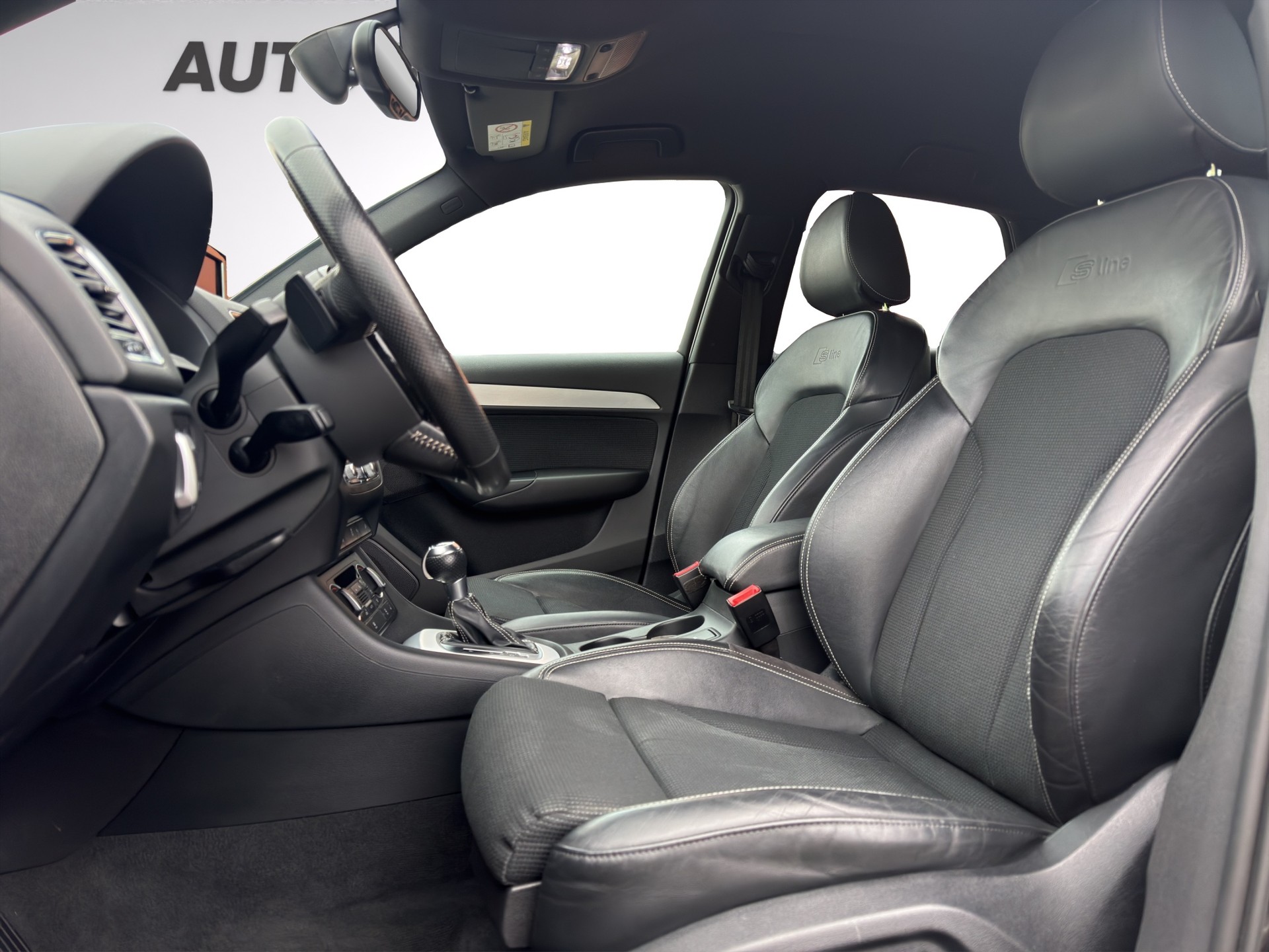 AUDI Q3 2.0 TDI S-Line sport quattro S-tronic-image-9