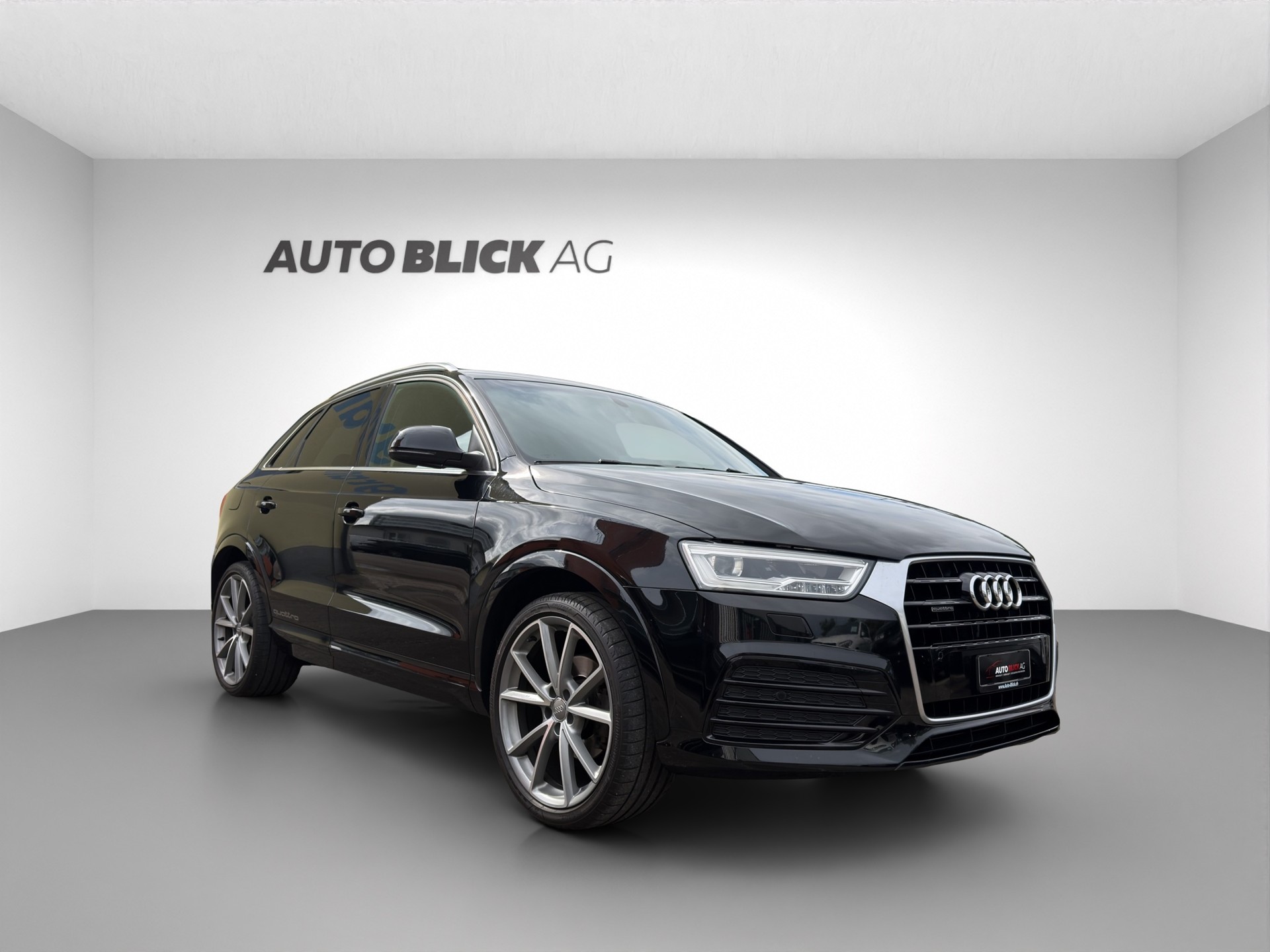 AUDI Q3 2.0 TDI S-Line sport quattro S-tronic-showroom-element-1