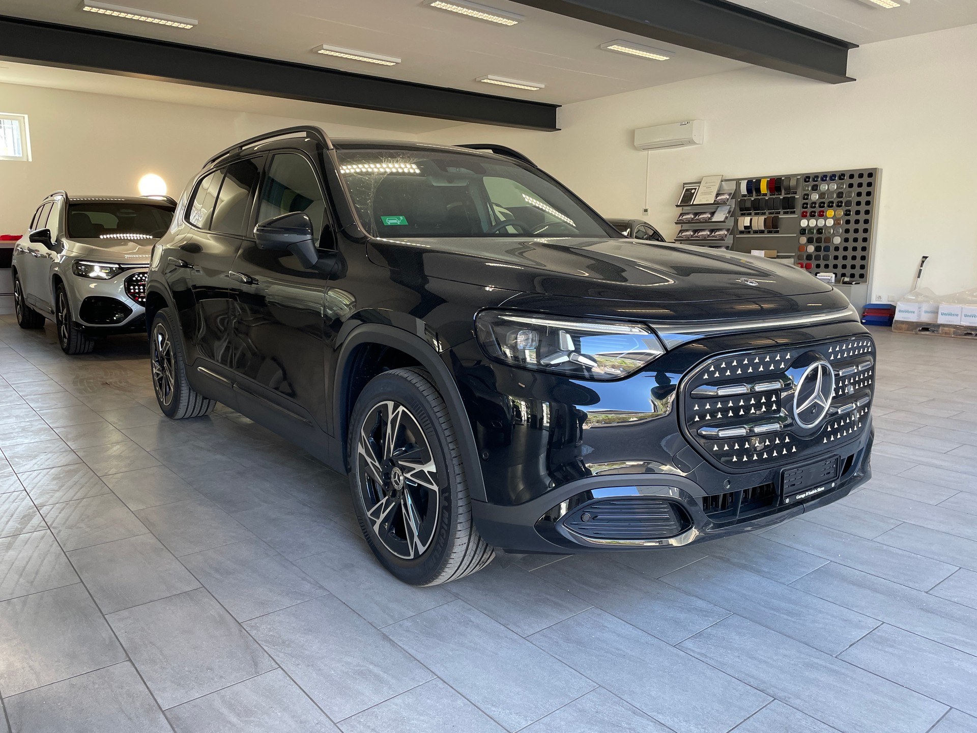 MERCEDES-BENZ GLB 350 4M EQ 7 places-showroom-element-2