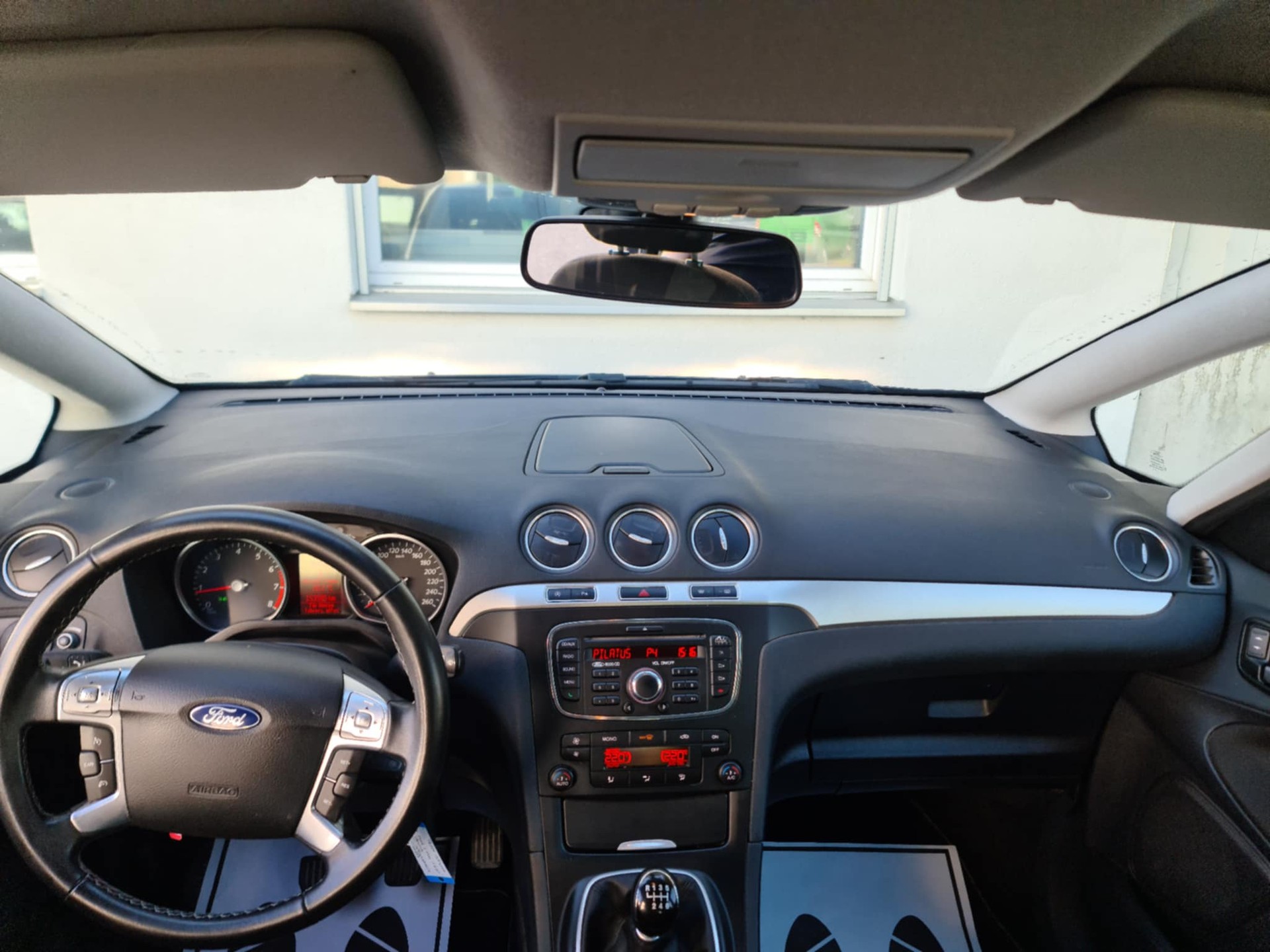 FORD S-Max 1.6 SCTi Titanium-image-10