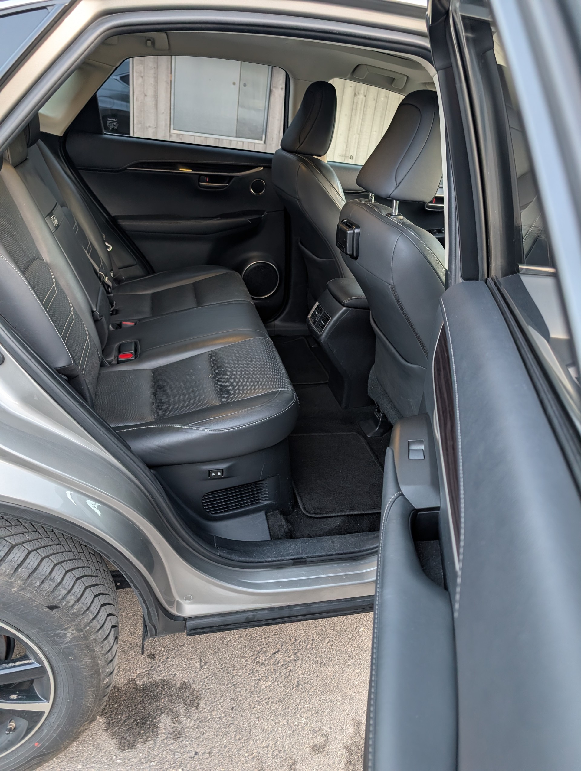LEXUS 200t Impression-image-4
