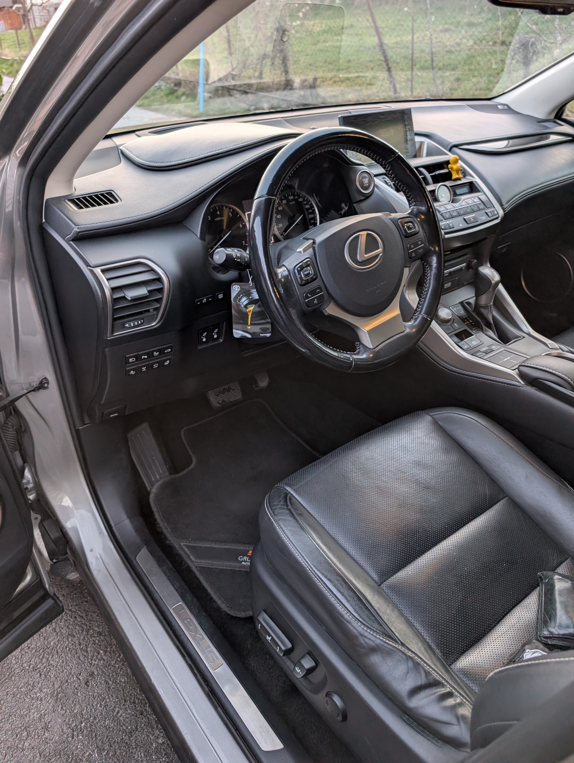 LEXUS 200t Impression-image-5