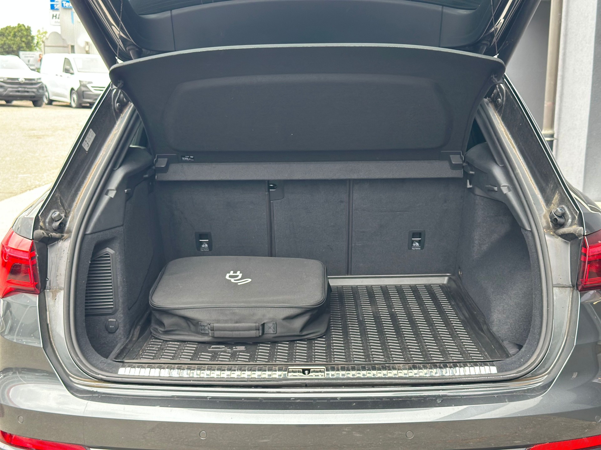 AUDI Q3 45 TFSI e S line Attraction S-tronic-image-9