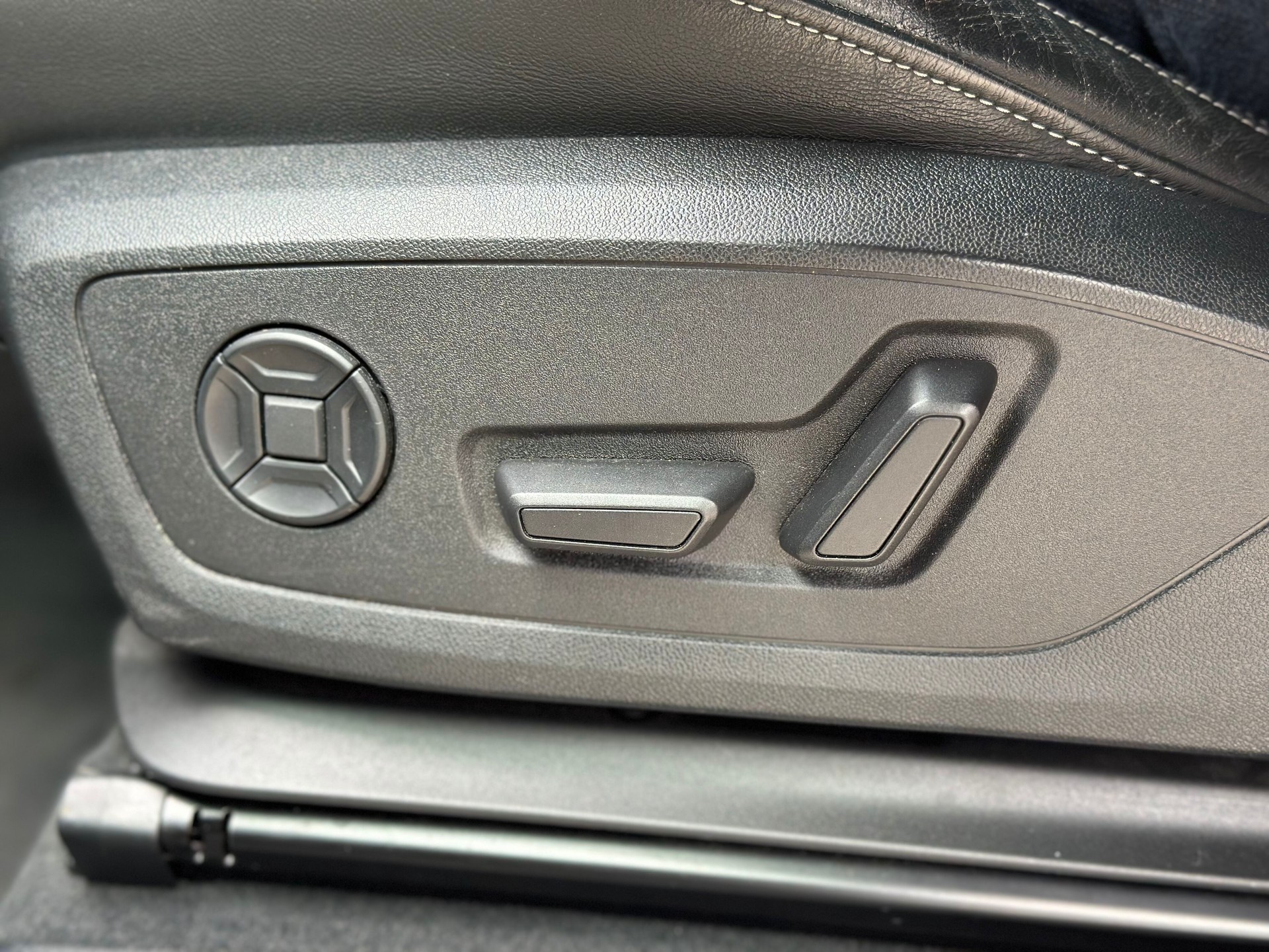 AUDI Q3 45 TFSI e S line Attraction S-tronic-image-14