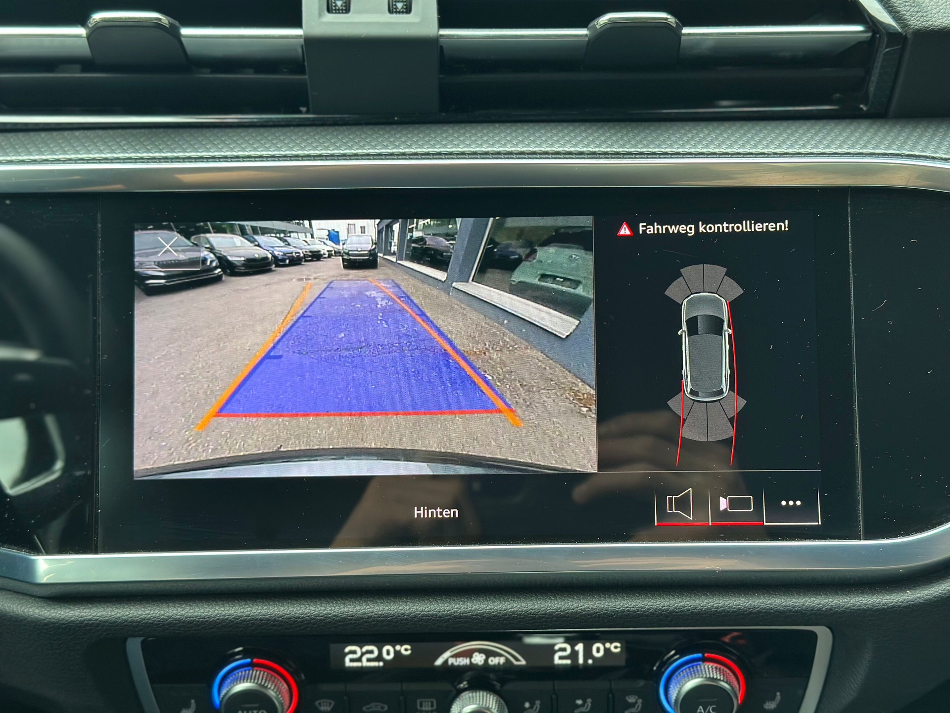 AUDI Q3 45 TFSI e S line Attraction S-tronic-image-11