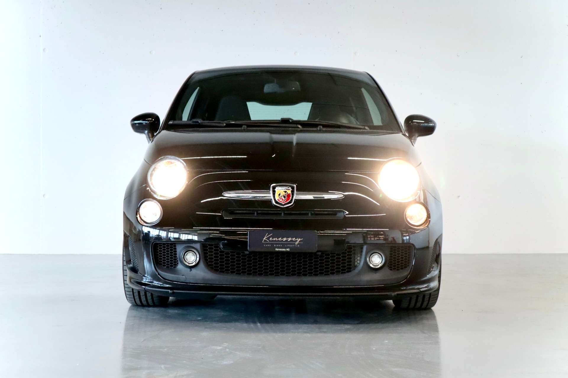FIAT 500 1.4 16V Turbo Abarth-showroom-element-1