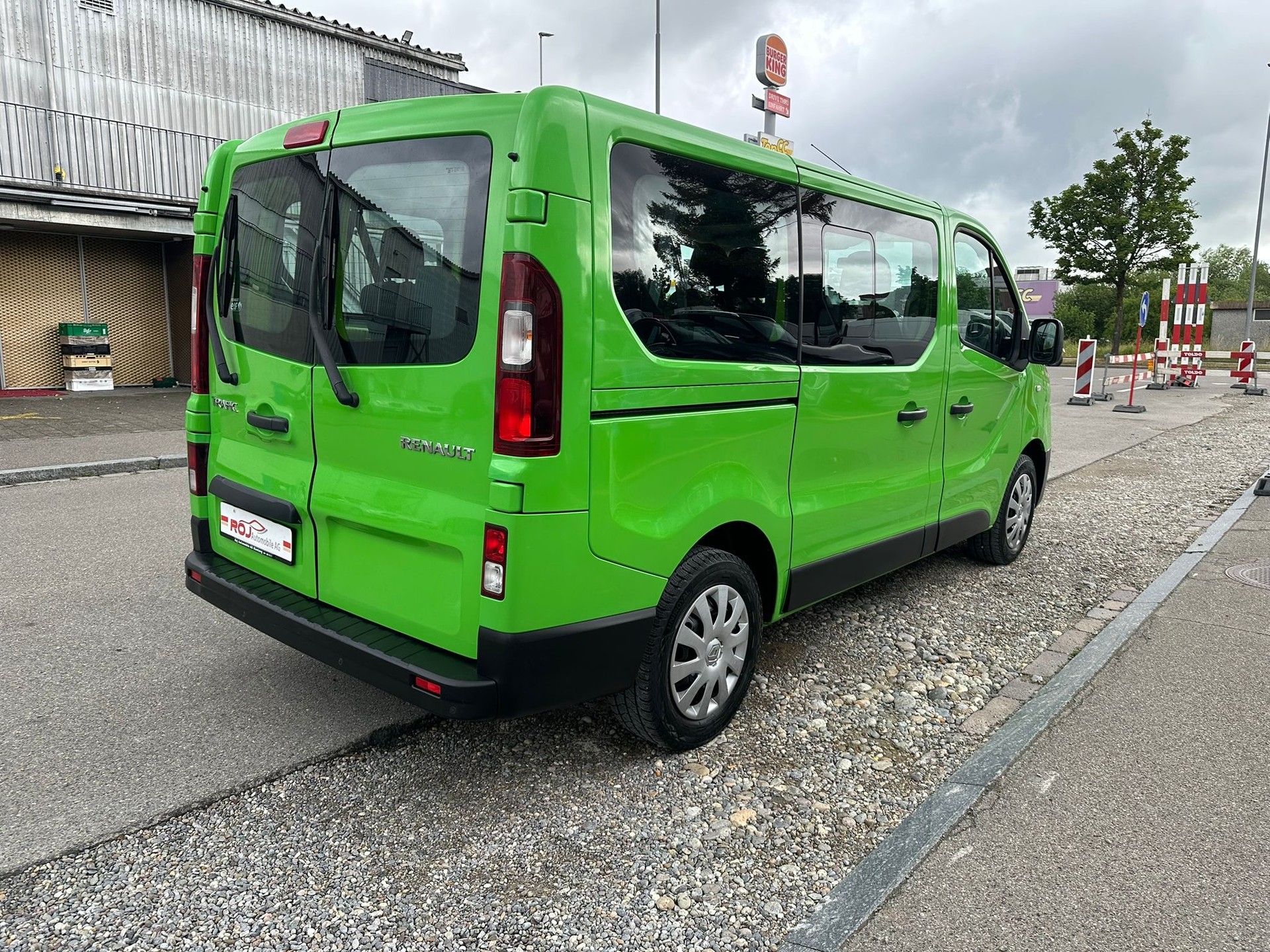 RENAULT Trafic ENERGY dCi 125 Passenger Expression-image-5