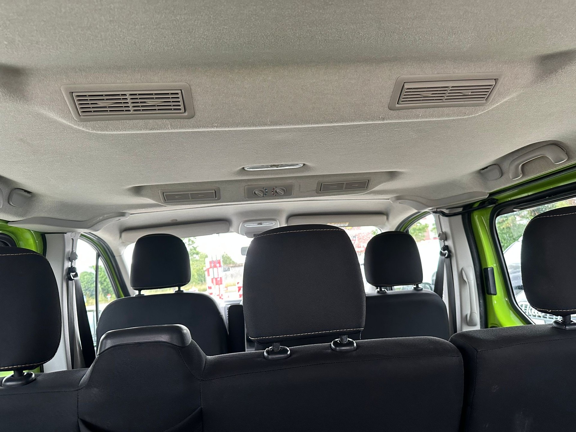 RENAULT Trafic ENERGY dCi 125 Passenger Expression-image-13