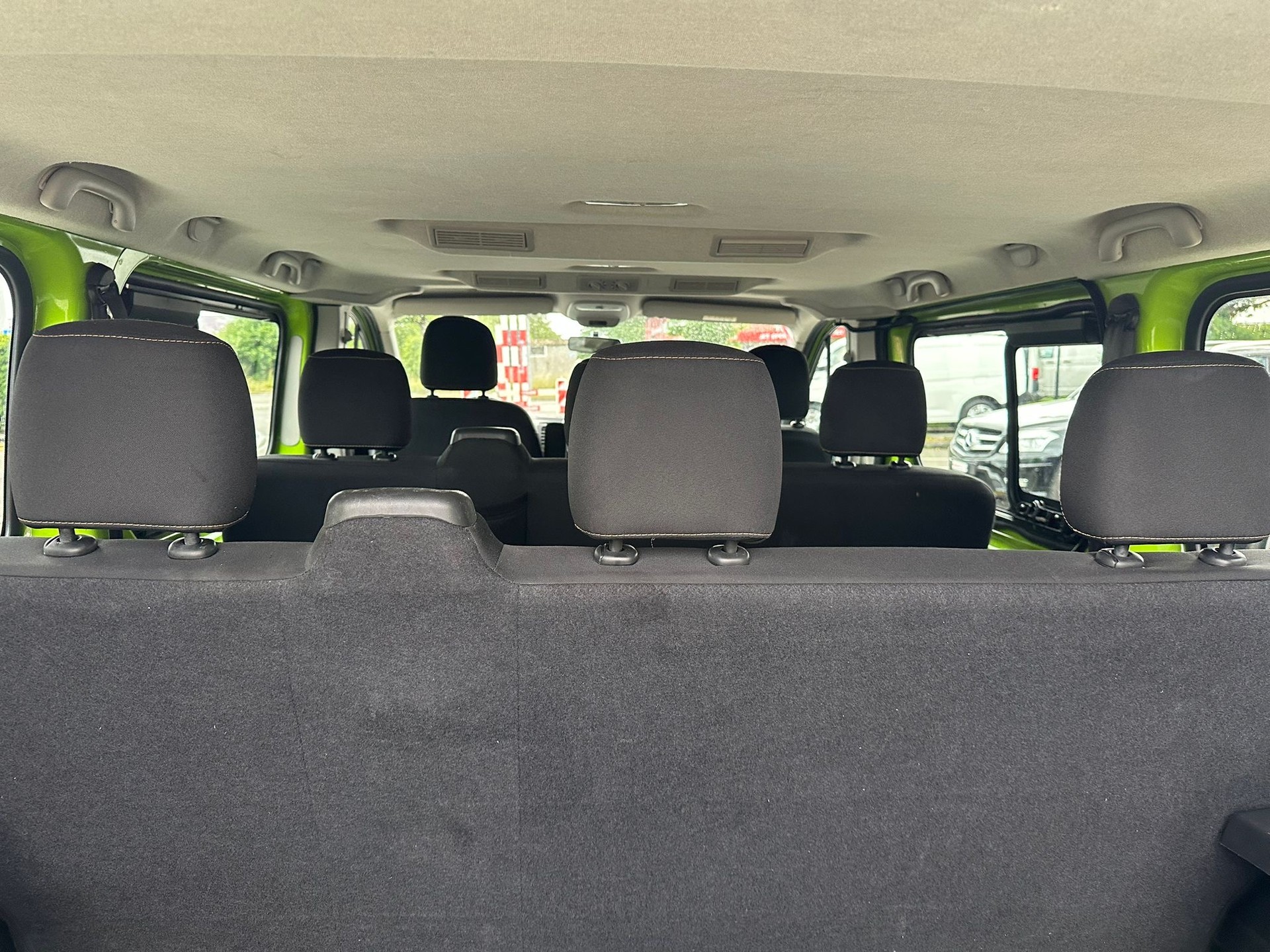RENAULT Trafic ENERGY dCi 125 Passenger Expression-image-10