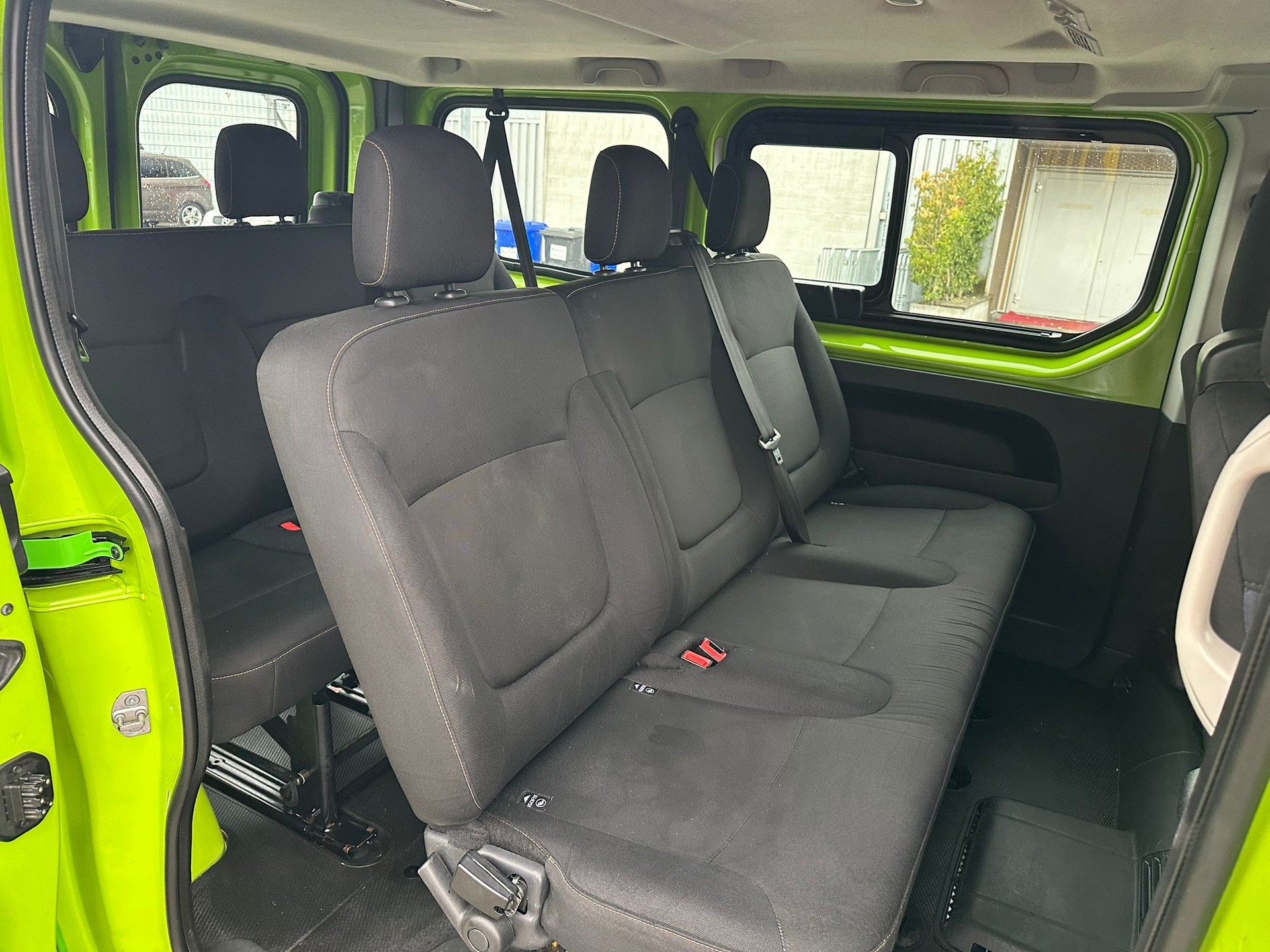 RENAULT Trafic ENERGY dCi 125 Passenger Expression-image-15