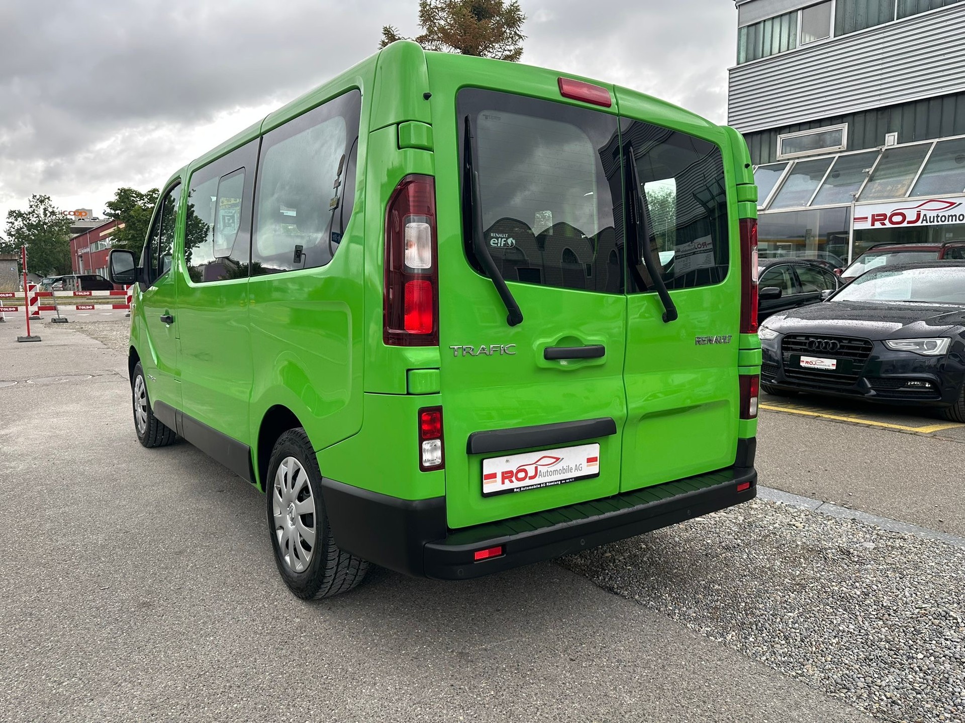 RENAULT Trafic ENERGY dCi 125 Passenger Expression-image-7