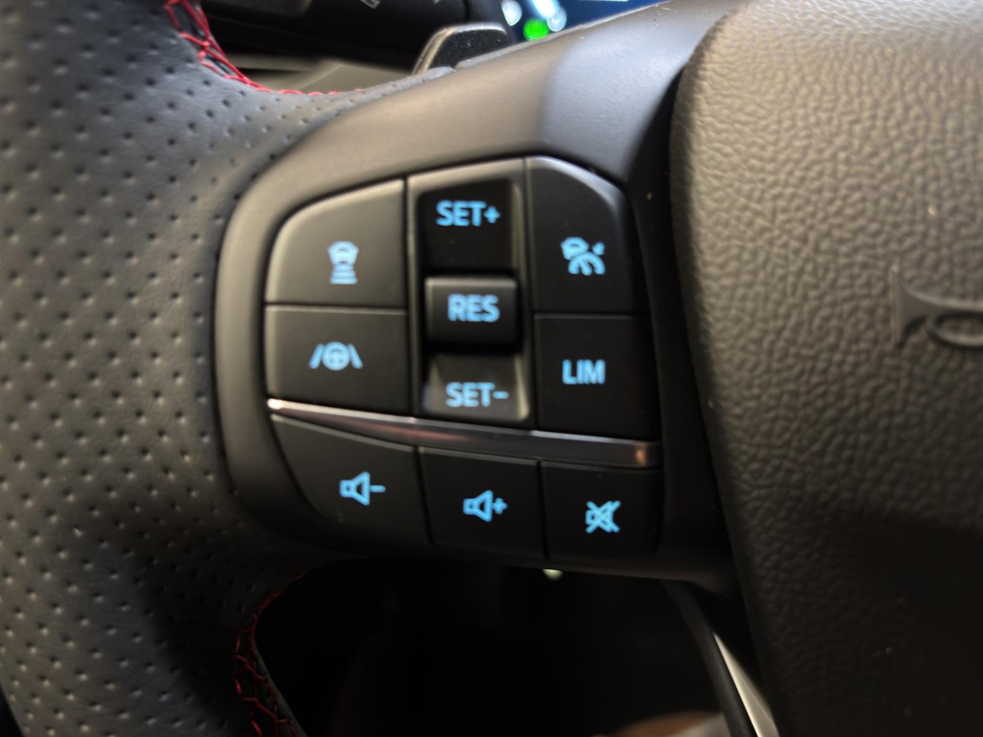 FORD Focus Station Wagon 2.3 EcoB ST X-image-7