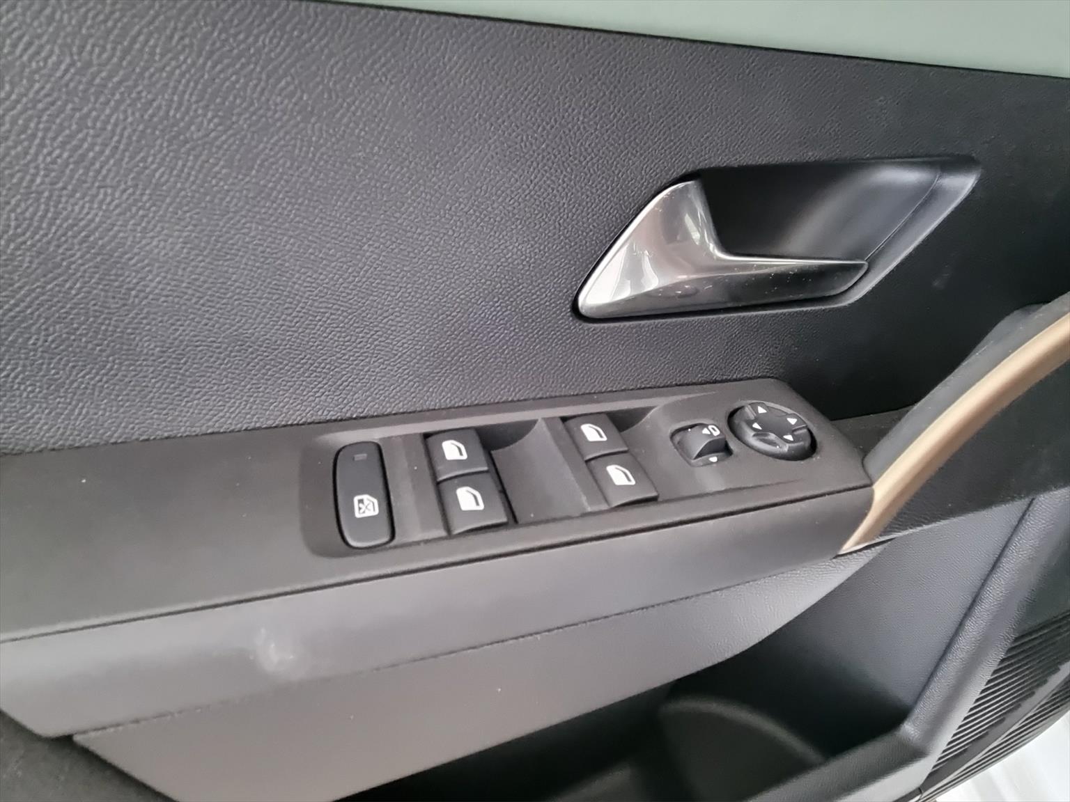 LANCIA Ypsilon Elektro 156-image-11