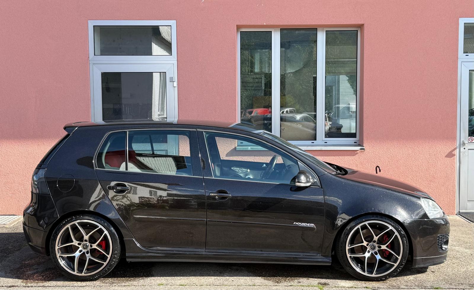 VW Golf 2.0 TFSI GTI Edition 30-image-2