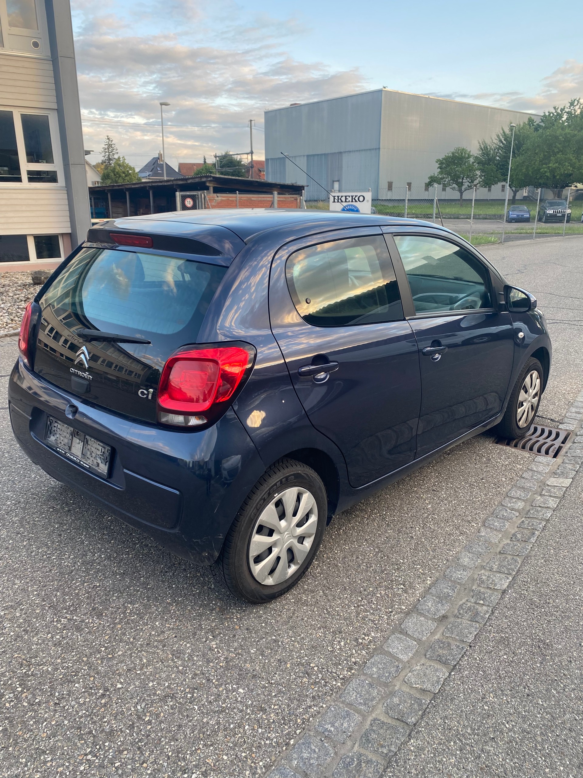 CITROEN C1 1.0 VTi ETG5 Shine Airscape-image-10