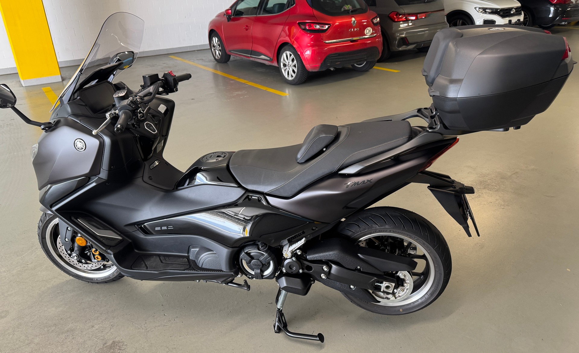YAMAHA T-MAX 560-image-2