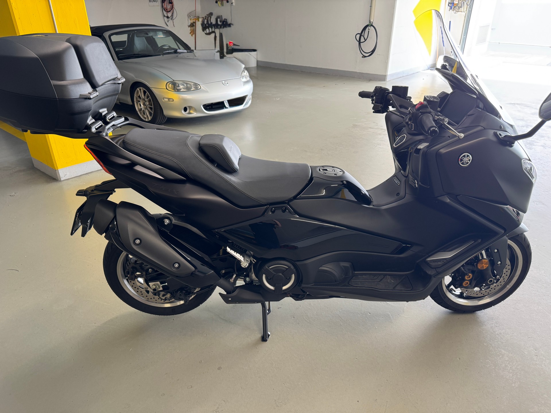 YAMAHA T-MAX 560-image-1