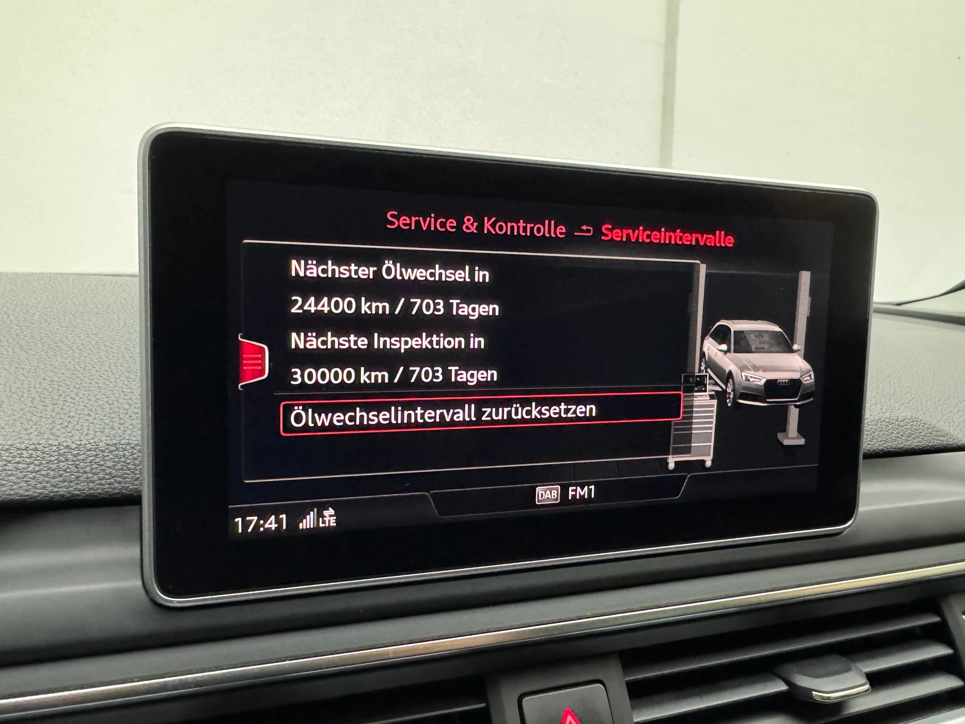 AUDI A4 Avant 2.0 TDI quattro S-tronic-image-18