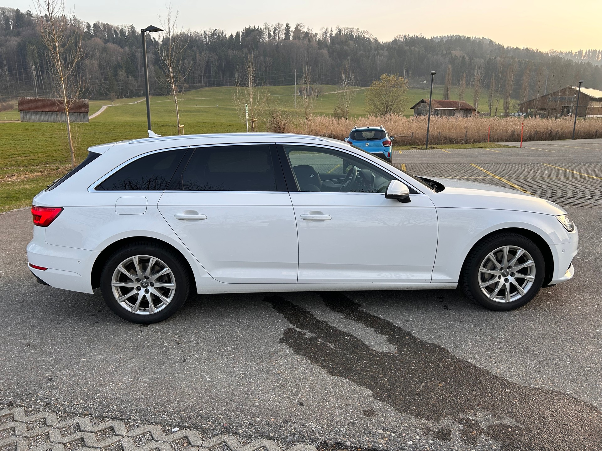 AUDI A4 Avant 2.0 TDI quattro S-tronic-showroom-element-2
