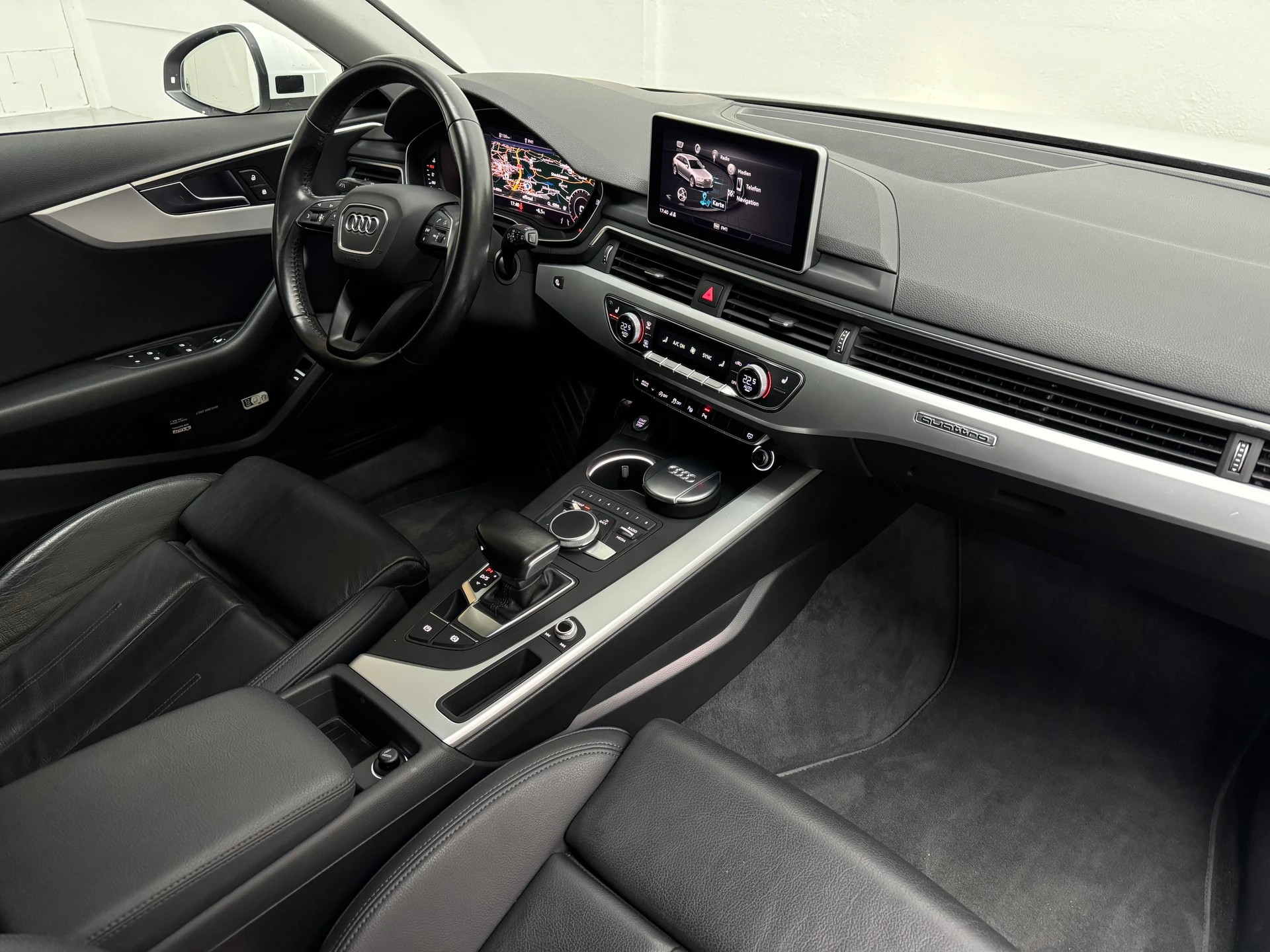 AUDI A4 Avant 2.0 TDI quattro S-tronic-image-12
