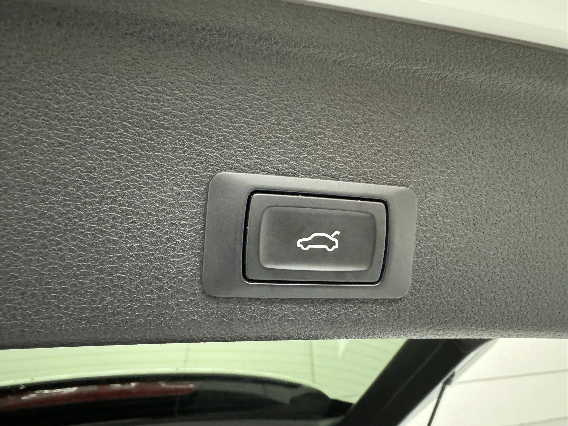 AUDI A4 Avant 2.0 TDI quattro S-tronic-image-21