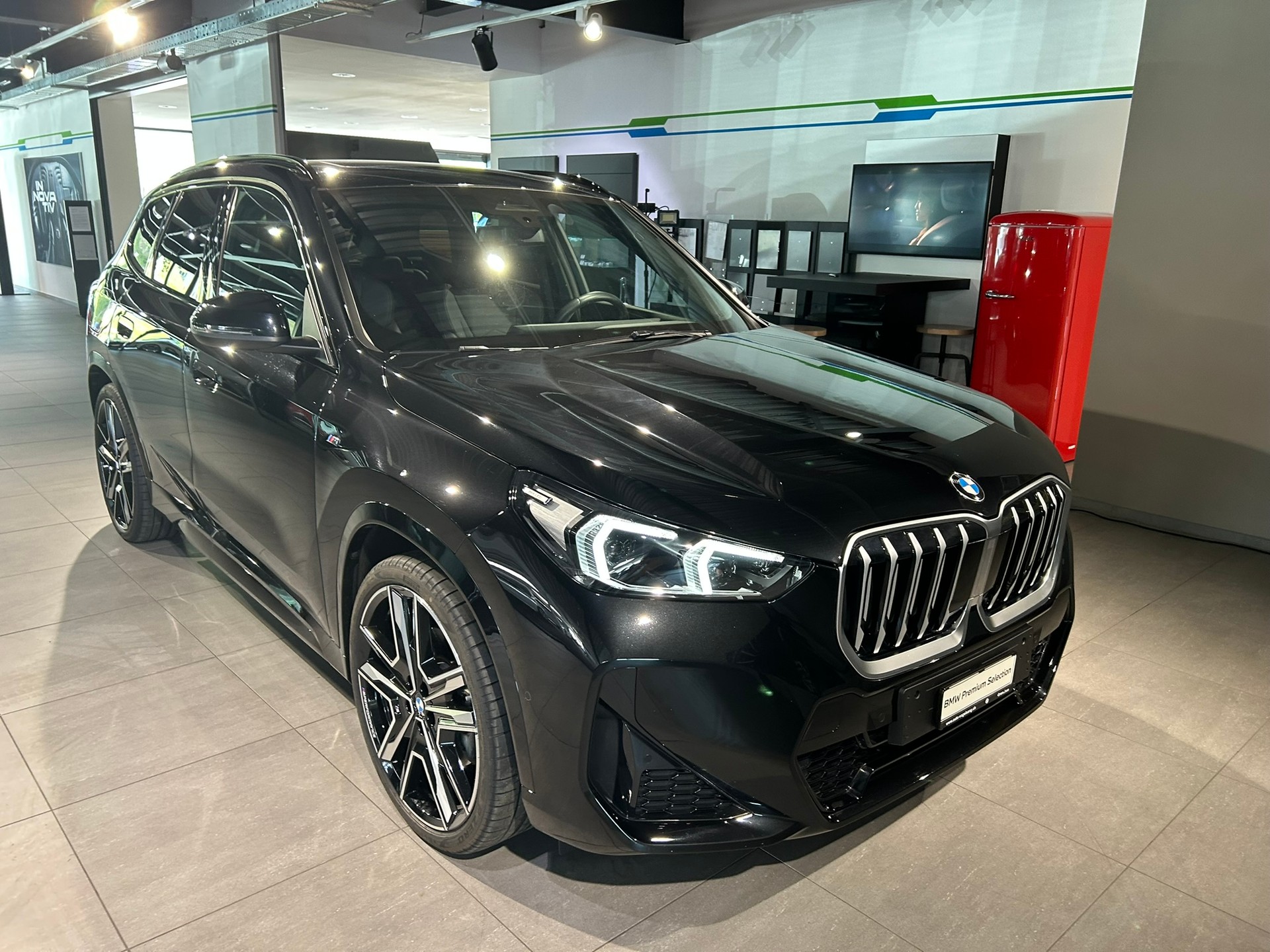 BMW X1 xDrive 23d 48V M Sport-showroom-element-2