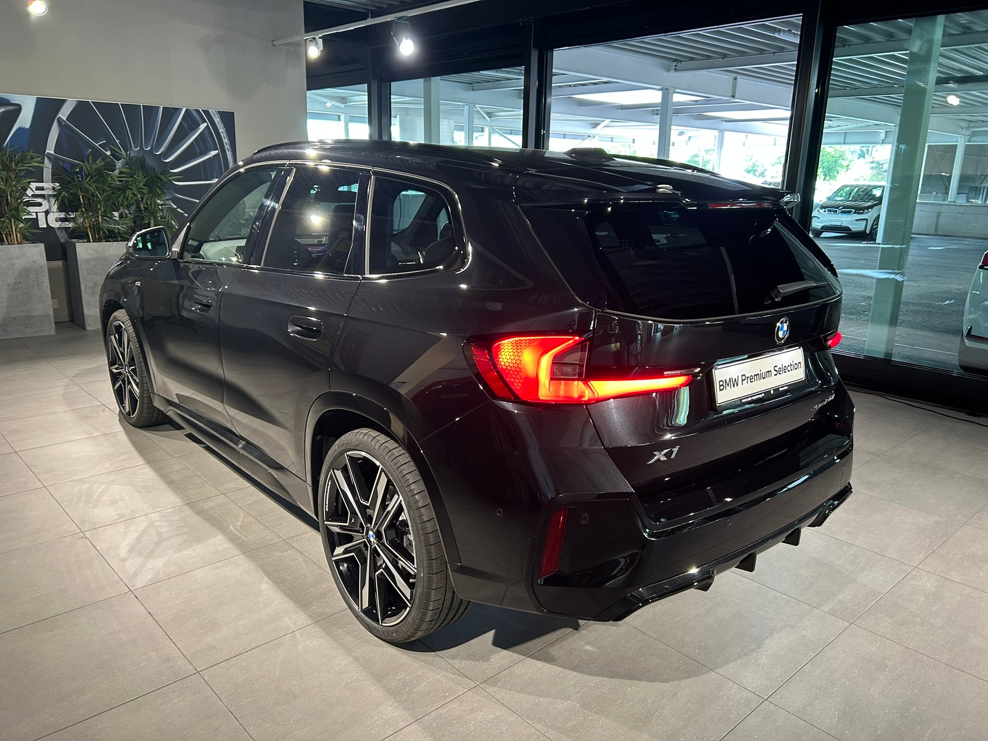 BMW X1 xDrive 23d 48V M Sport-image-8