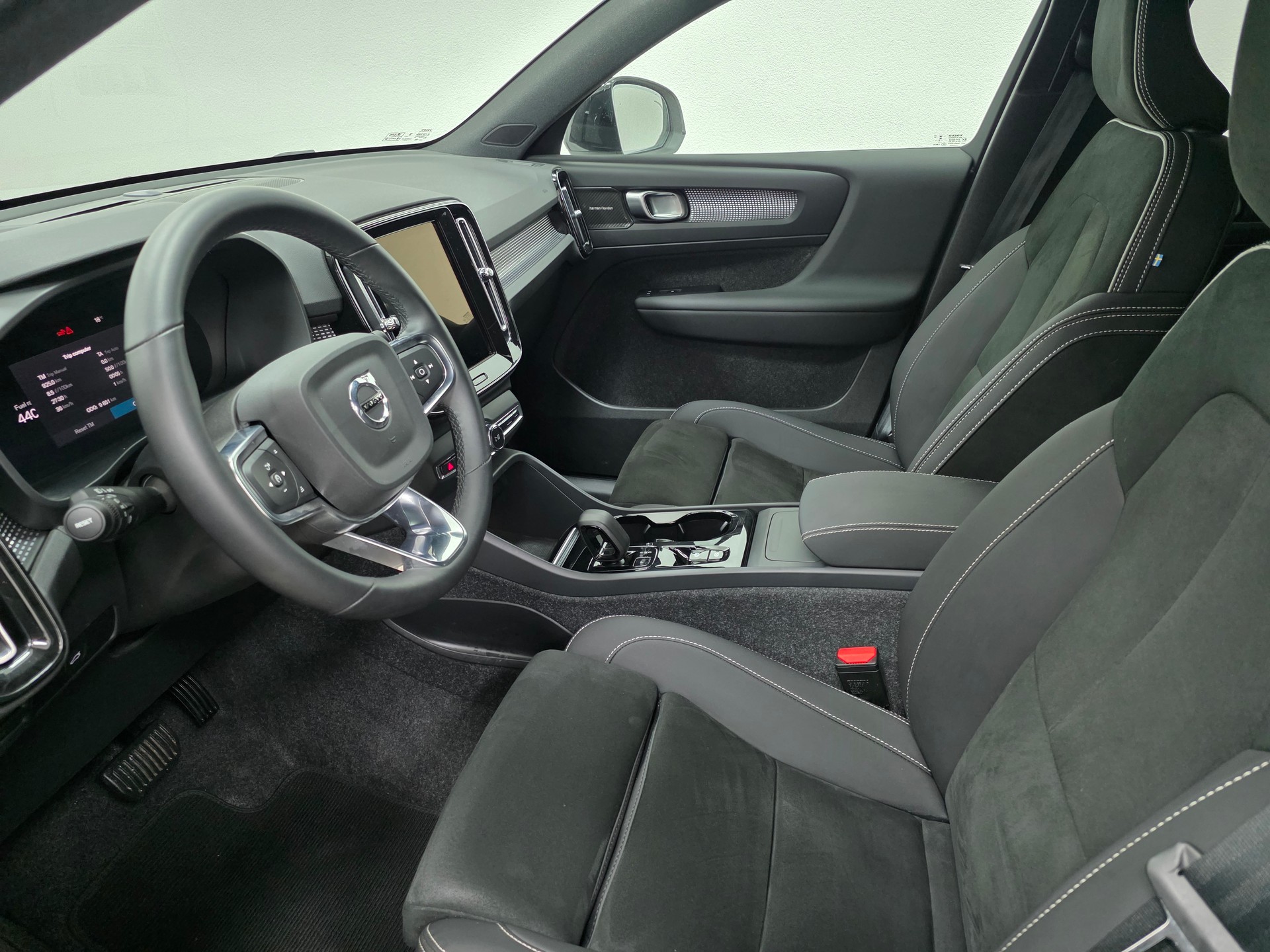 VOLVO XC40 B3 Benzin Mild Hybrid Xcite DCT-image-14