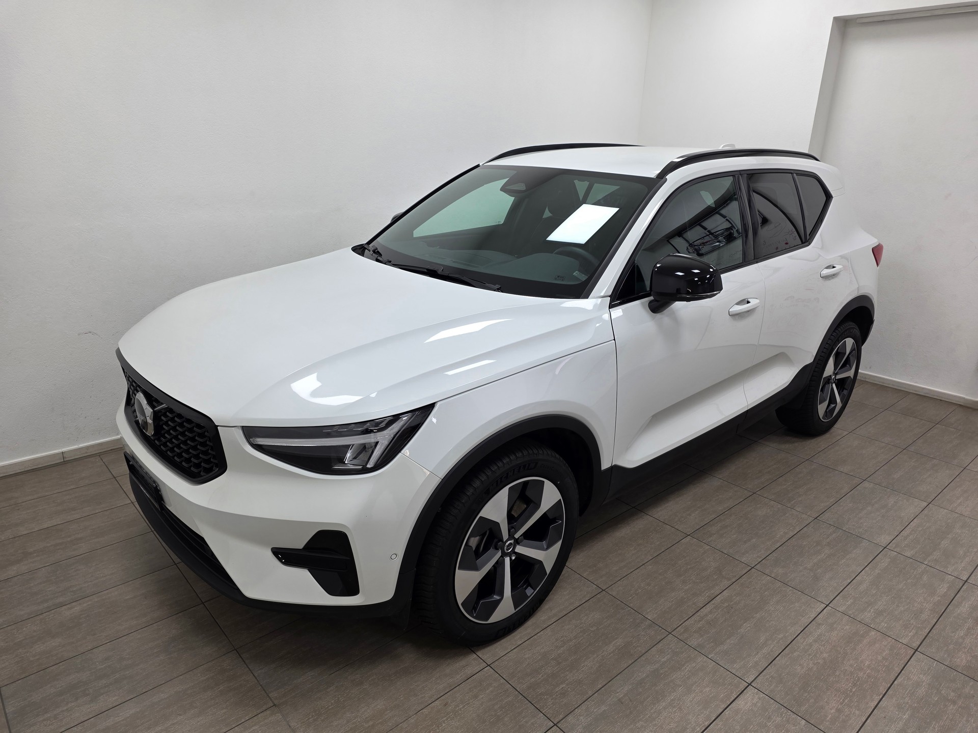 VOLVO XC40 B3 Benzin Mild Hybrid Xcite DCT-image-8