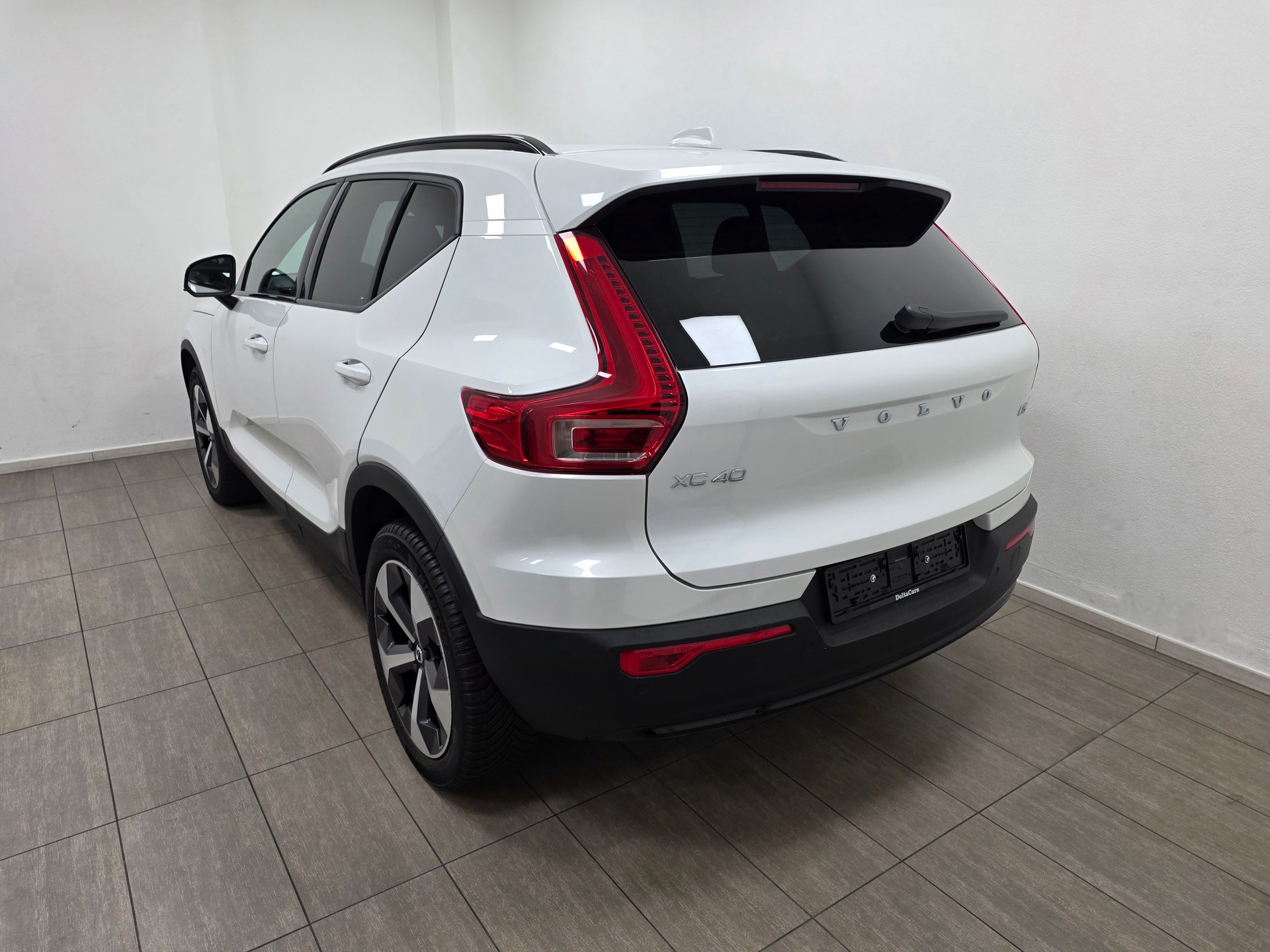 VOLVO XC40 B3 Benzin Mild Hybrid Xcite DCT-image-5