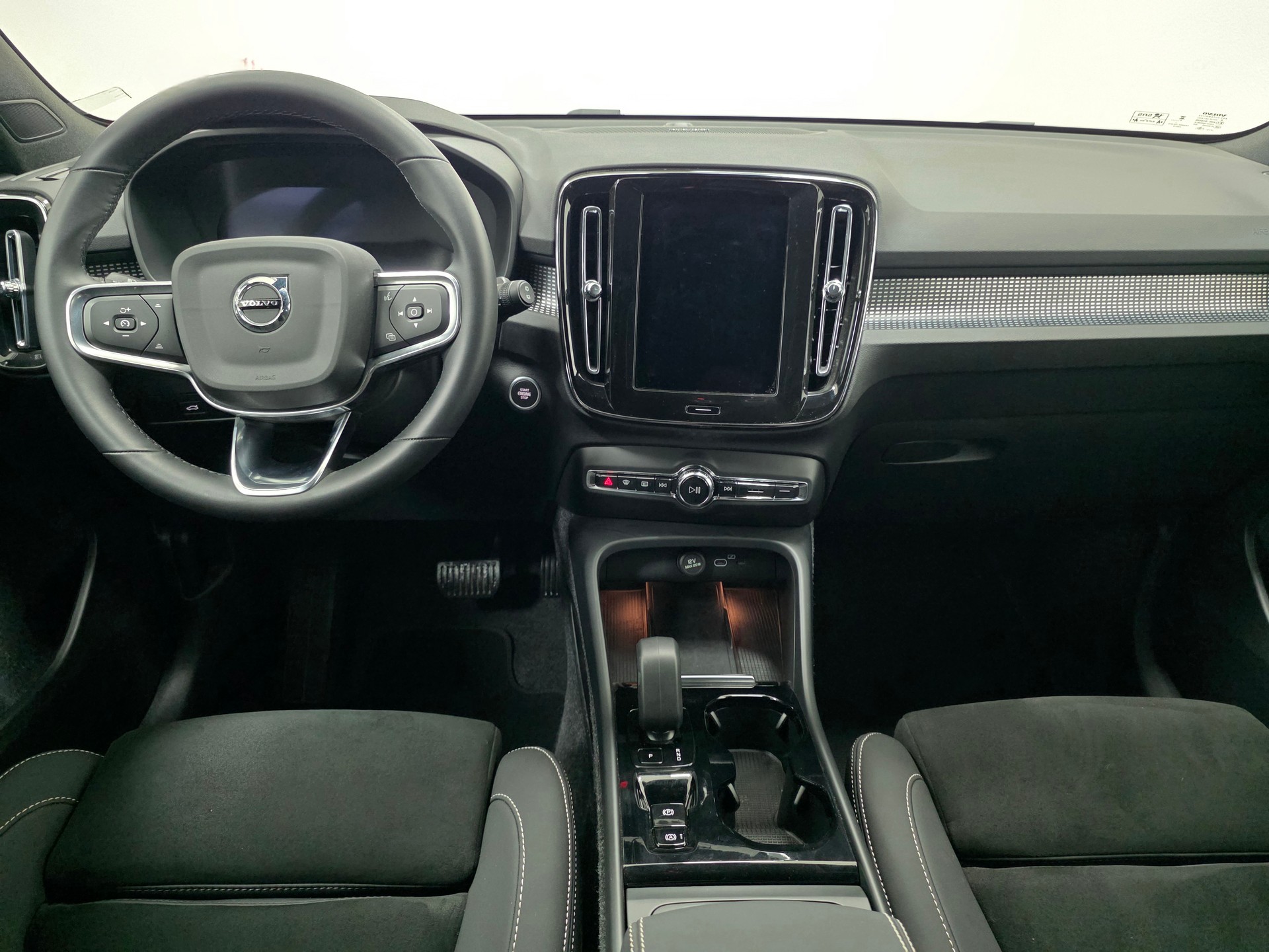 VOLVO XC40 B3 Benzin Mild Hybrid Xcite DCT-image-10