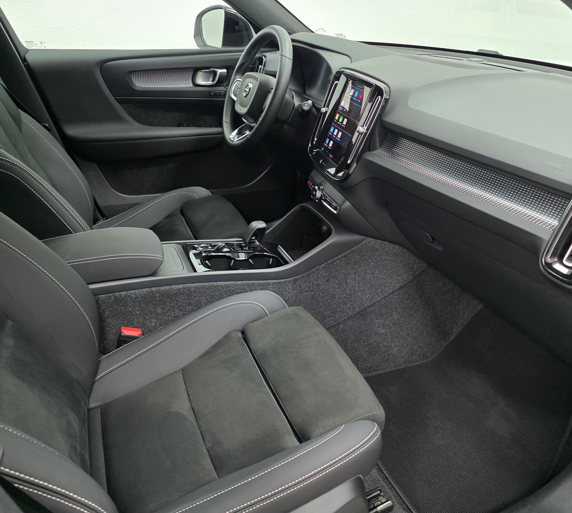 VOLVO XC40 B3 Benzin Mild Hybrid Xcite DCT-image-12
