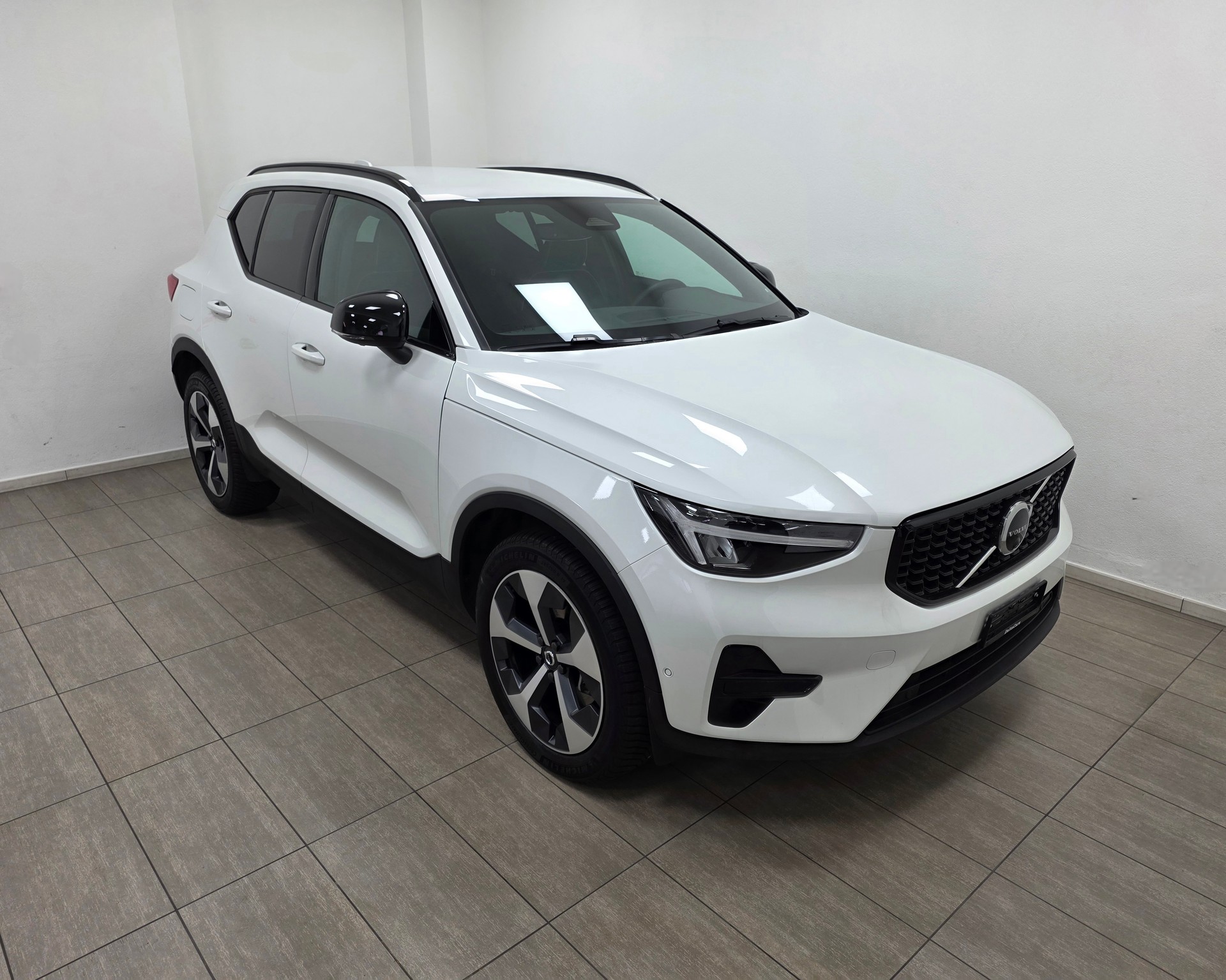 VOLVO XC40 B3 Benzin Mild Hybrid Xcite DCT-image-1