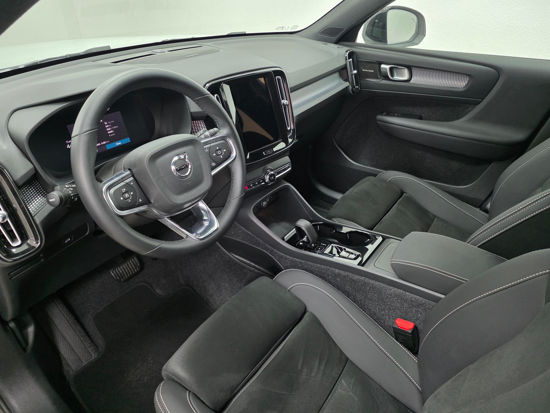 VOLVO XC40 B3 Benzin Mild Hybrid Xcite DCT-image-13