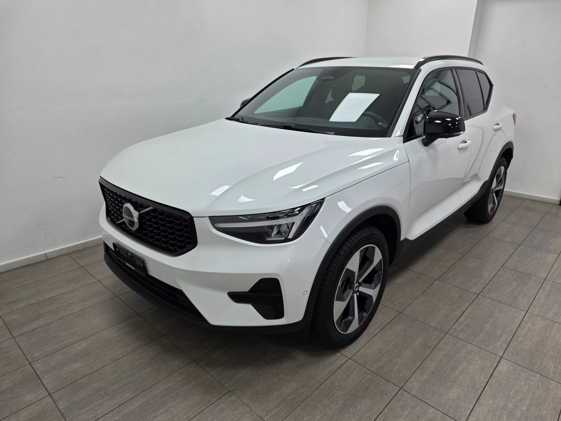 VOLVO XC40 B3 Benzin Mild Hybrid Xcite DCT-image-9