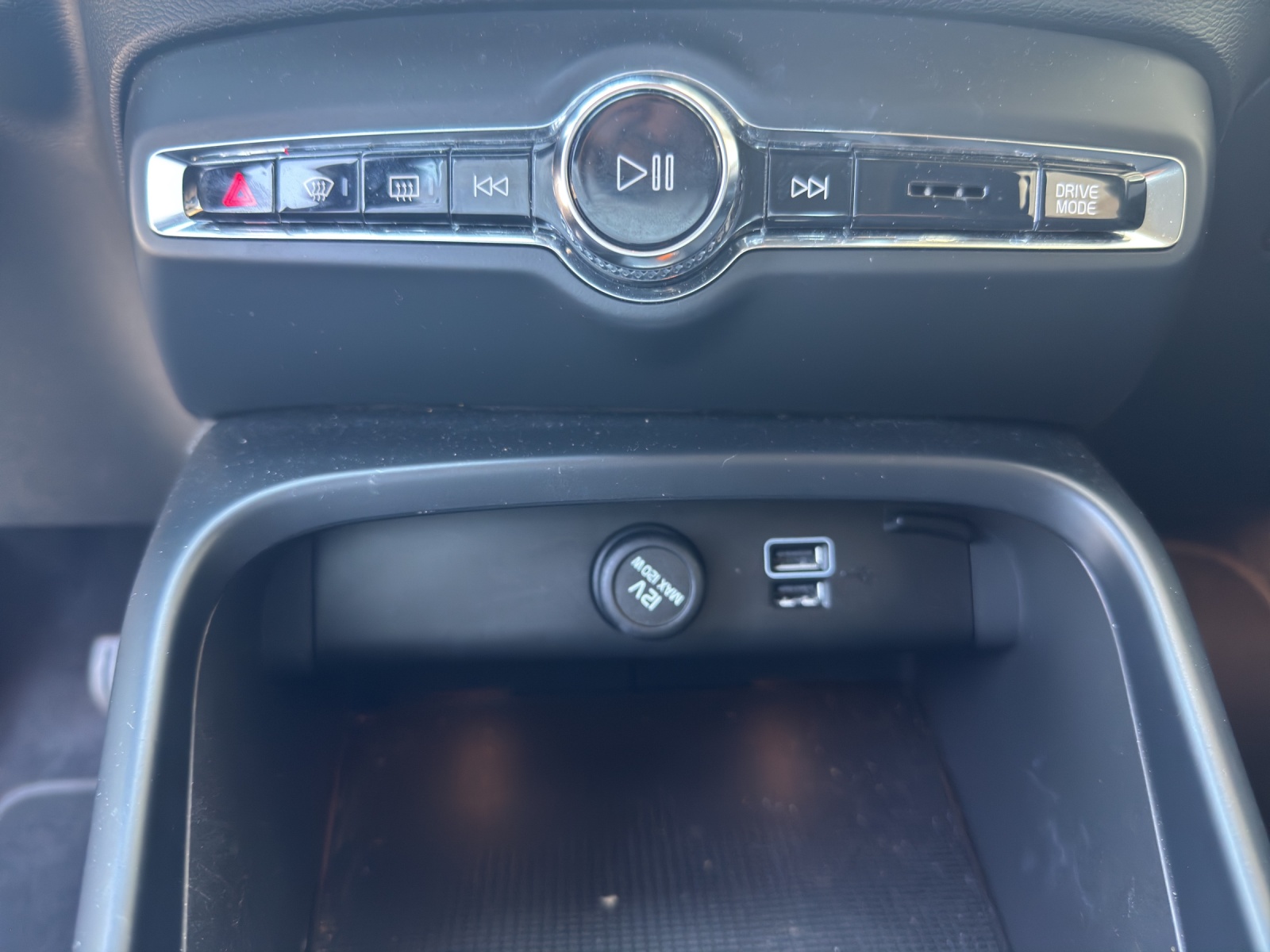 VOLVO XC40 T4 TwE Inscription Expression DCT-image-23