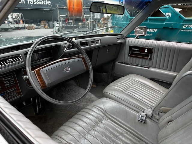 CADILLAC SEVILLE-showroom-element-3