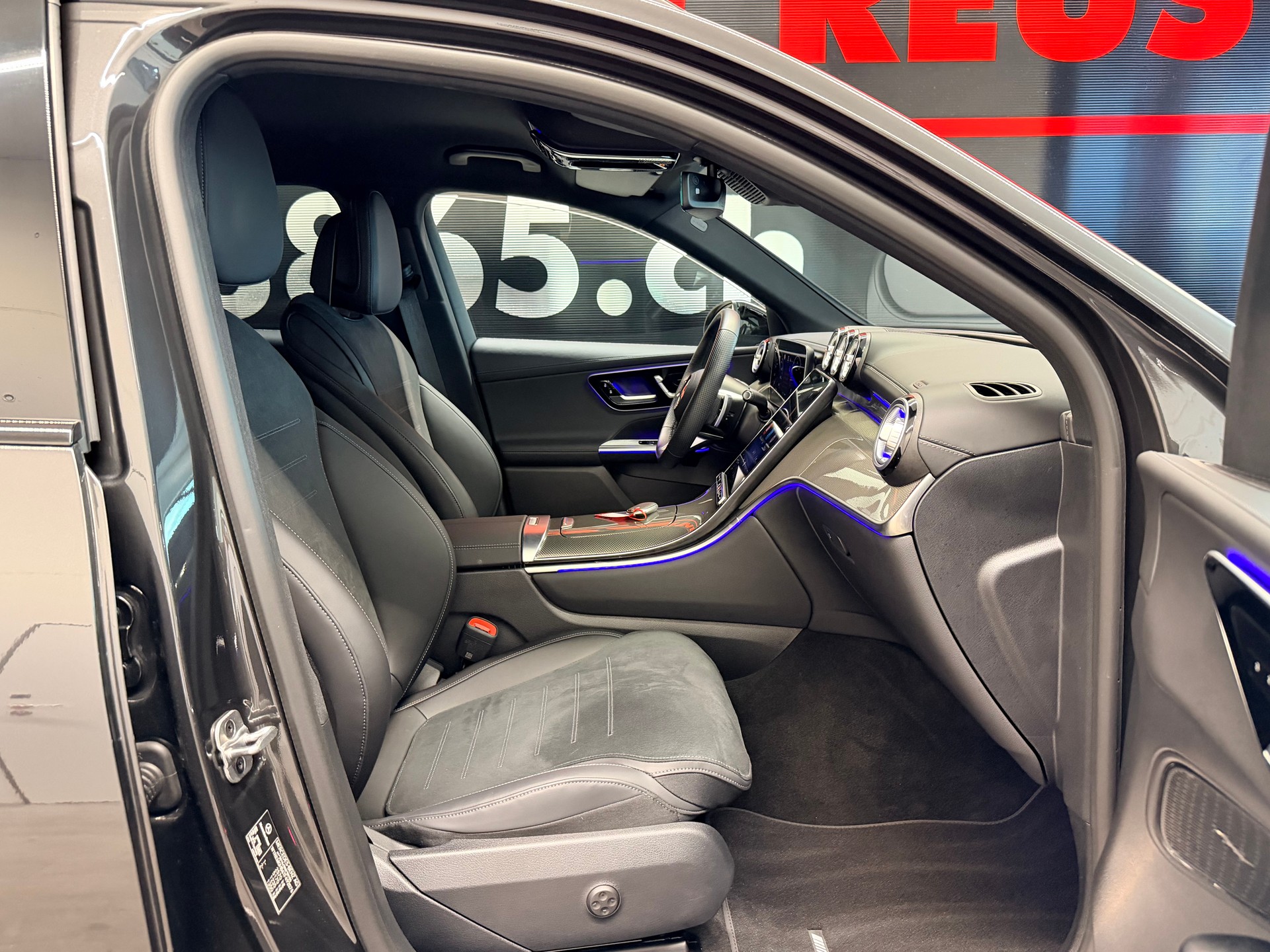MERCEDES-BENZ GLC 300 d 4Matic 9G-Tronic-image-19
