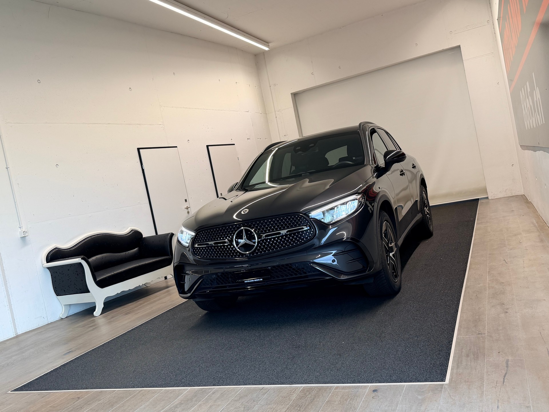 MERCEDES-BENZ GLC 300 d 4Matic 9G-Tronic-showroom-element-2