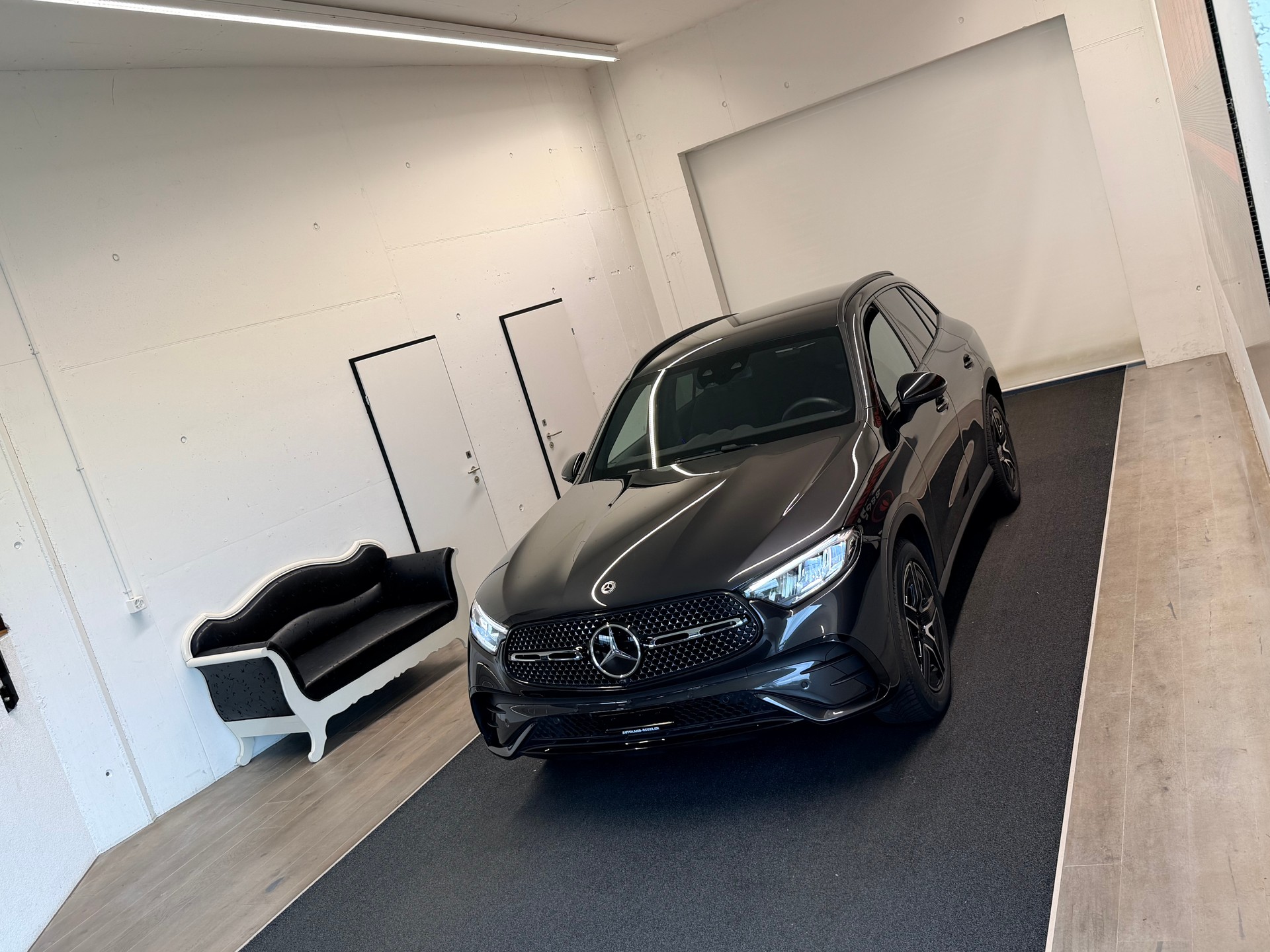 MERCEDES-BENZ GLC 300 d 4Matic 9G-Tronic-showroom-element-3
