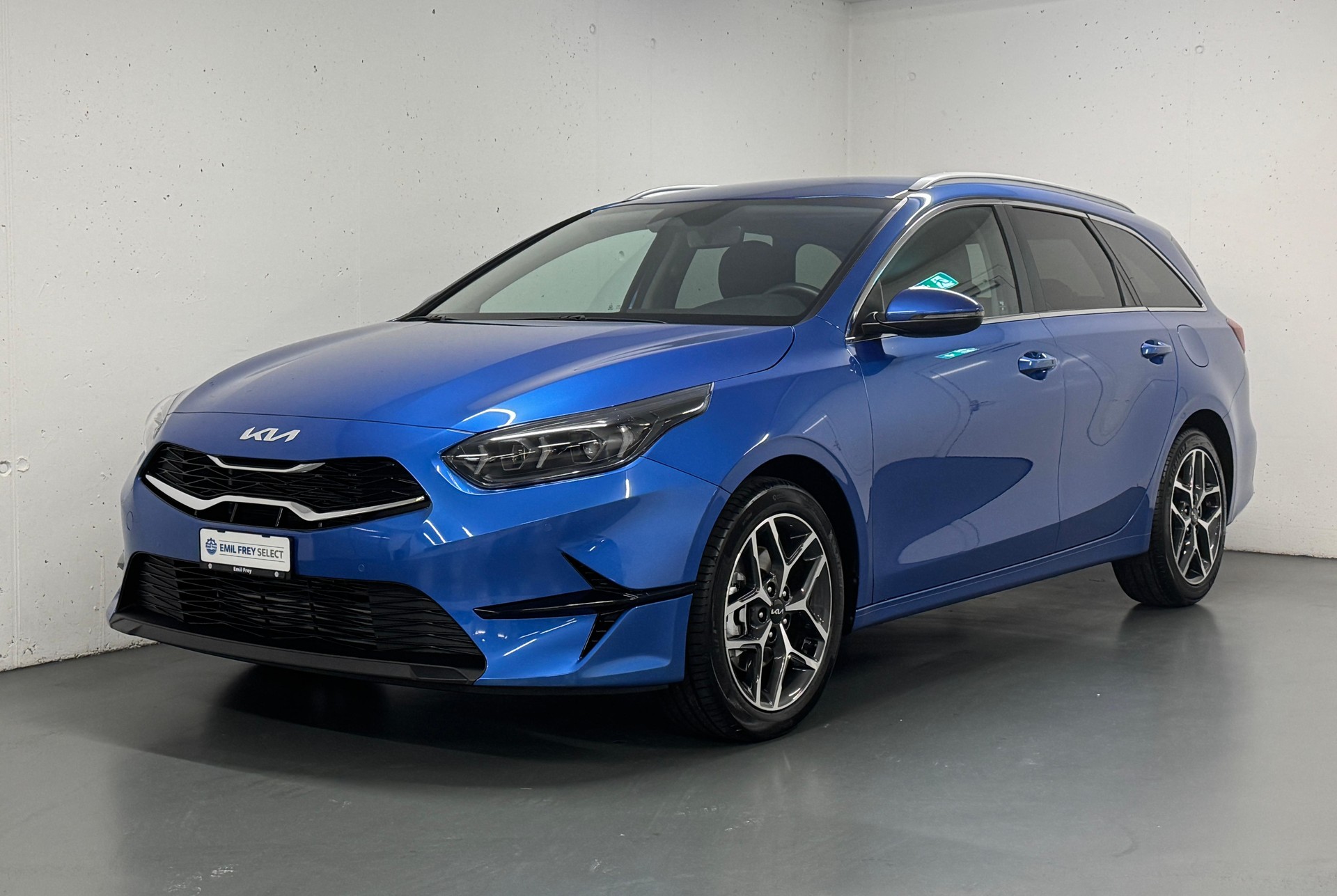 KIA Ceed SW 1.5 T-GDi MHEV Power 1,99% Leasing-showroom-element-1