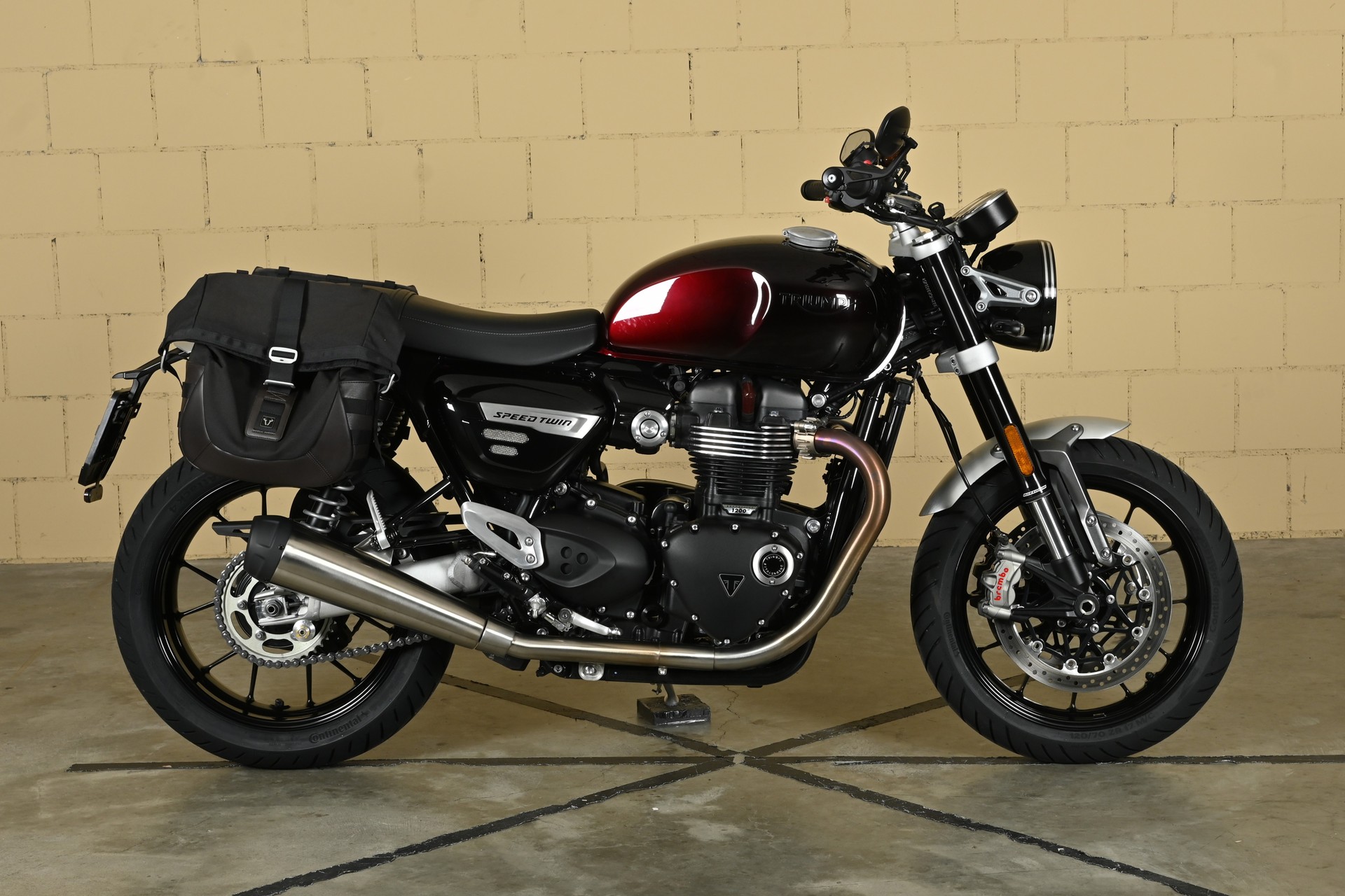 TRIUMPH Speed Twin 1200-image-0