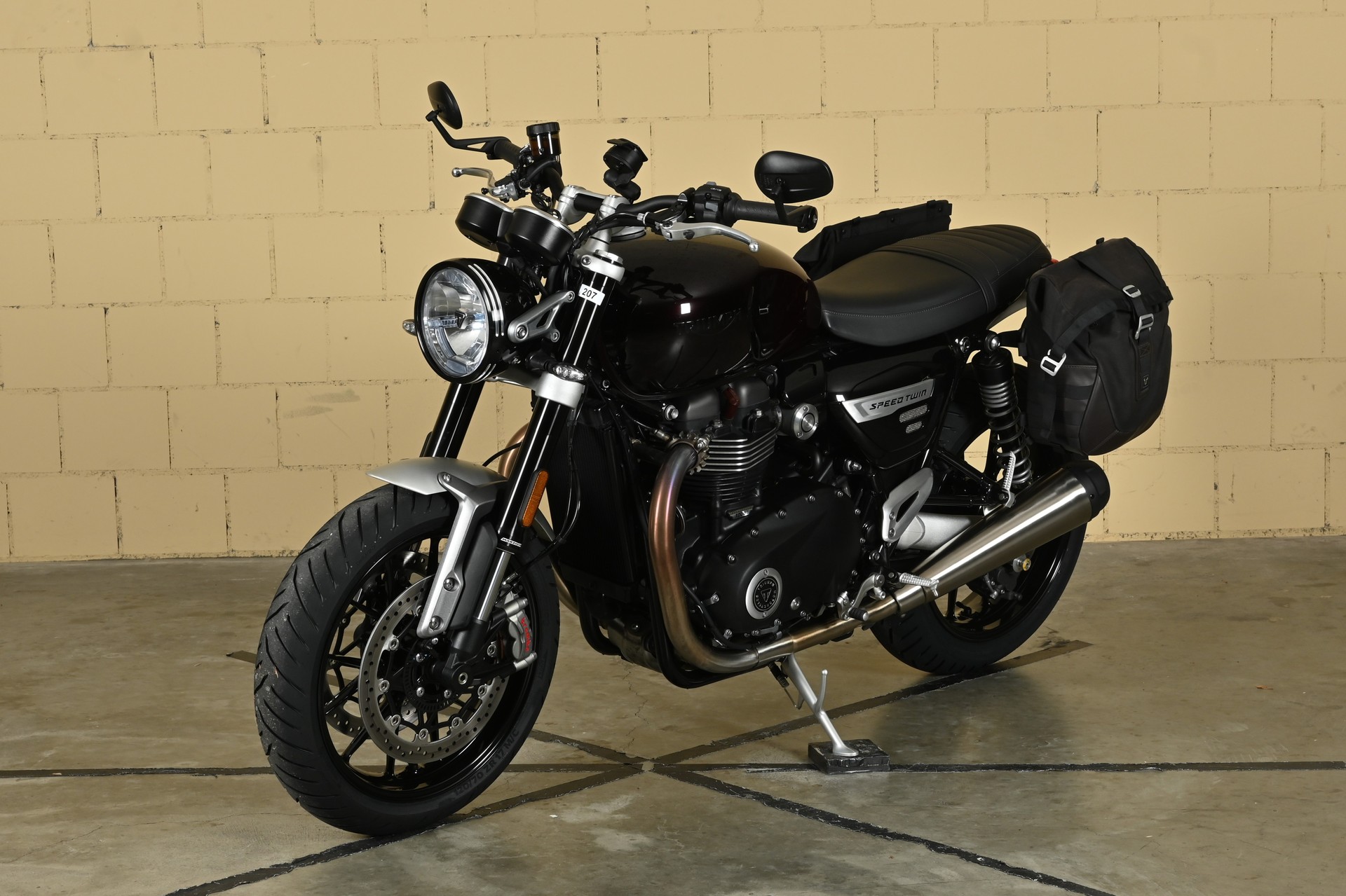 TRIUMPH Speed Twin 1200-image-2