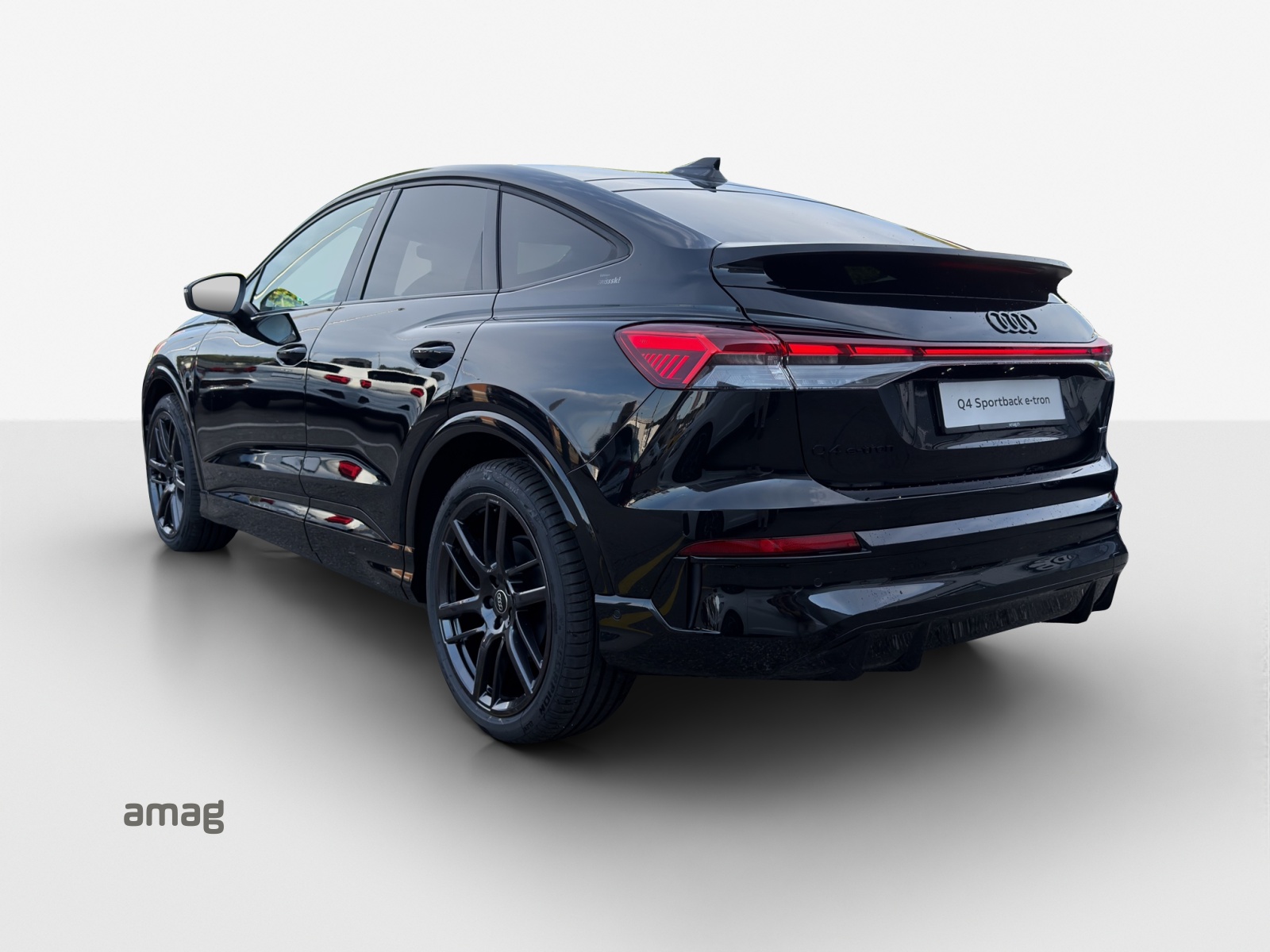 AUDI Q4 Sportback e-tron quattro performance Swiss Ski-showroom-element-2