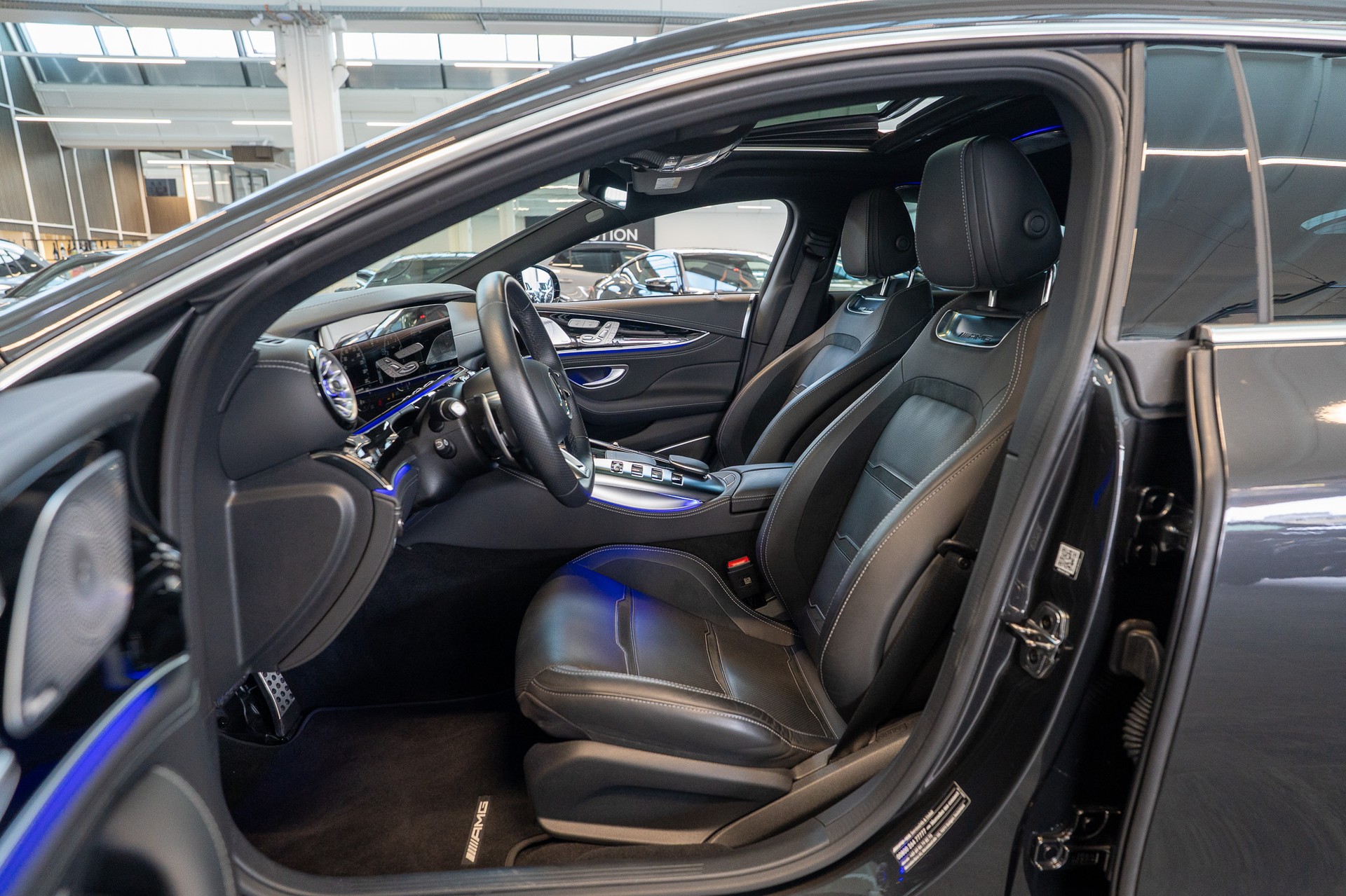 MERCEDES-BENZ AMG GT 63 S 4matic+ / Panorama-Schiebedach / Head-Up Display / Burmester-image-11