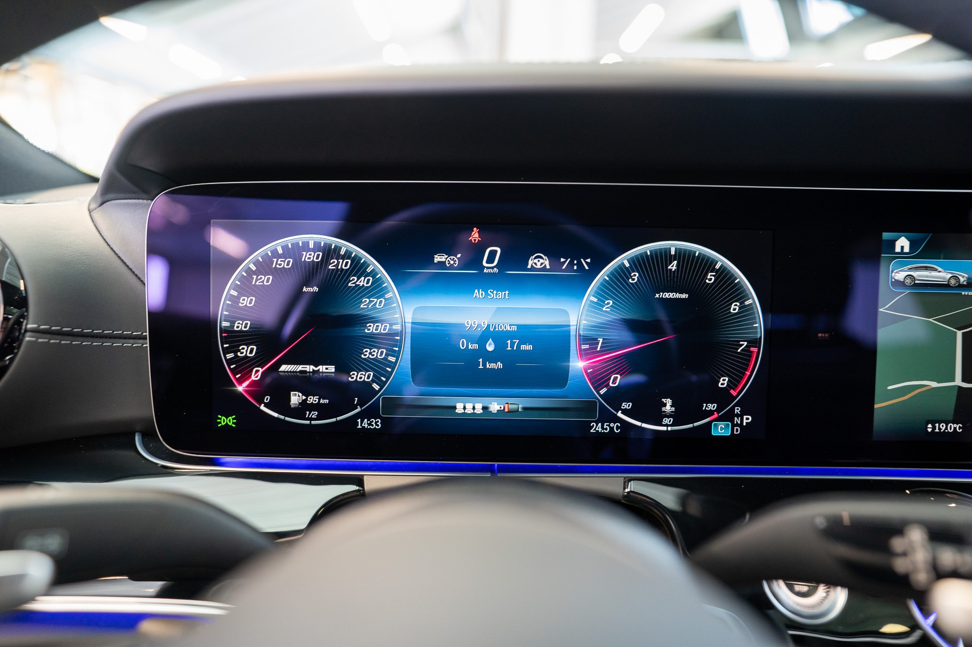 MERCEDES-BENZ AMG GT 63 S 4matic+ / Panorama-Schiebedach / Head-Up Display / Burmester-image-24