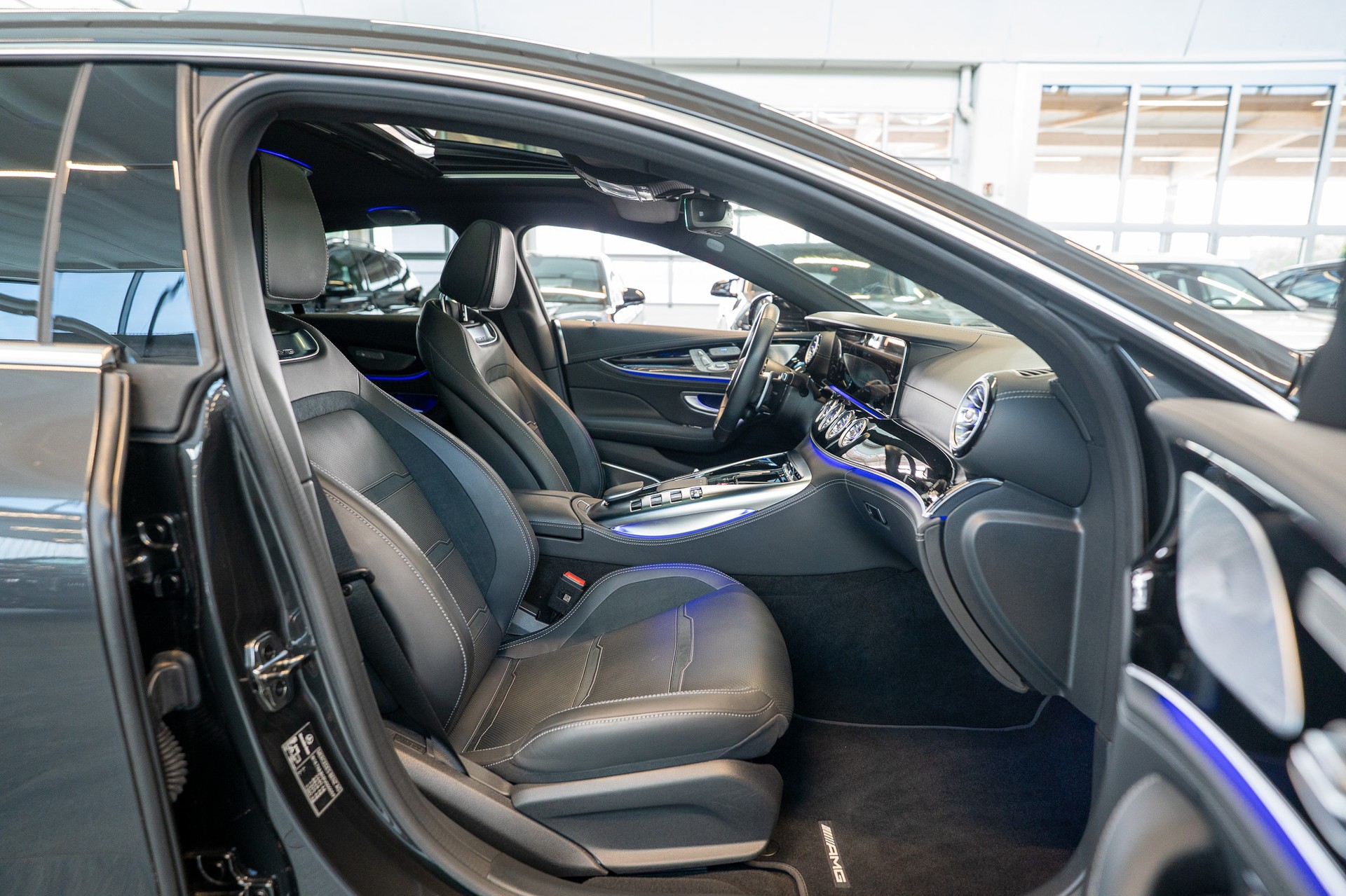 MERCEDES-BENZ AMG GT 63 S 4matic+ / Panorama-Schiebedach / Head-Up Display / Burmester-image-17