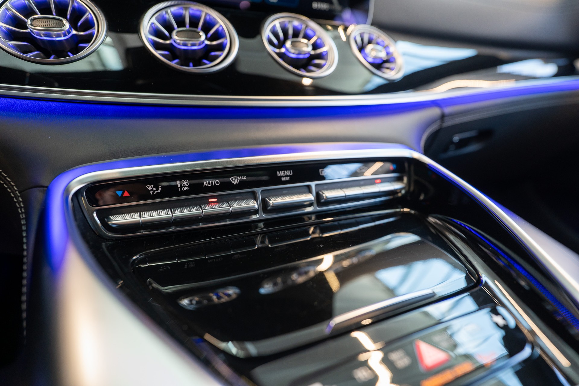 MERCEDES-BENZ AMG GT 63 S 4matic+ / Panorama-Schiebedach / Head-Up Display / Burmester-image-23