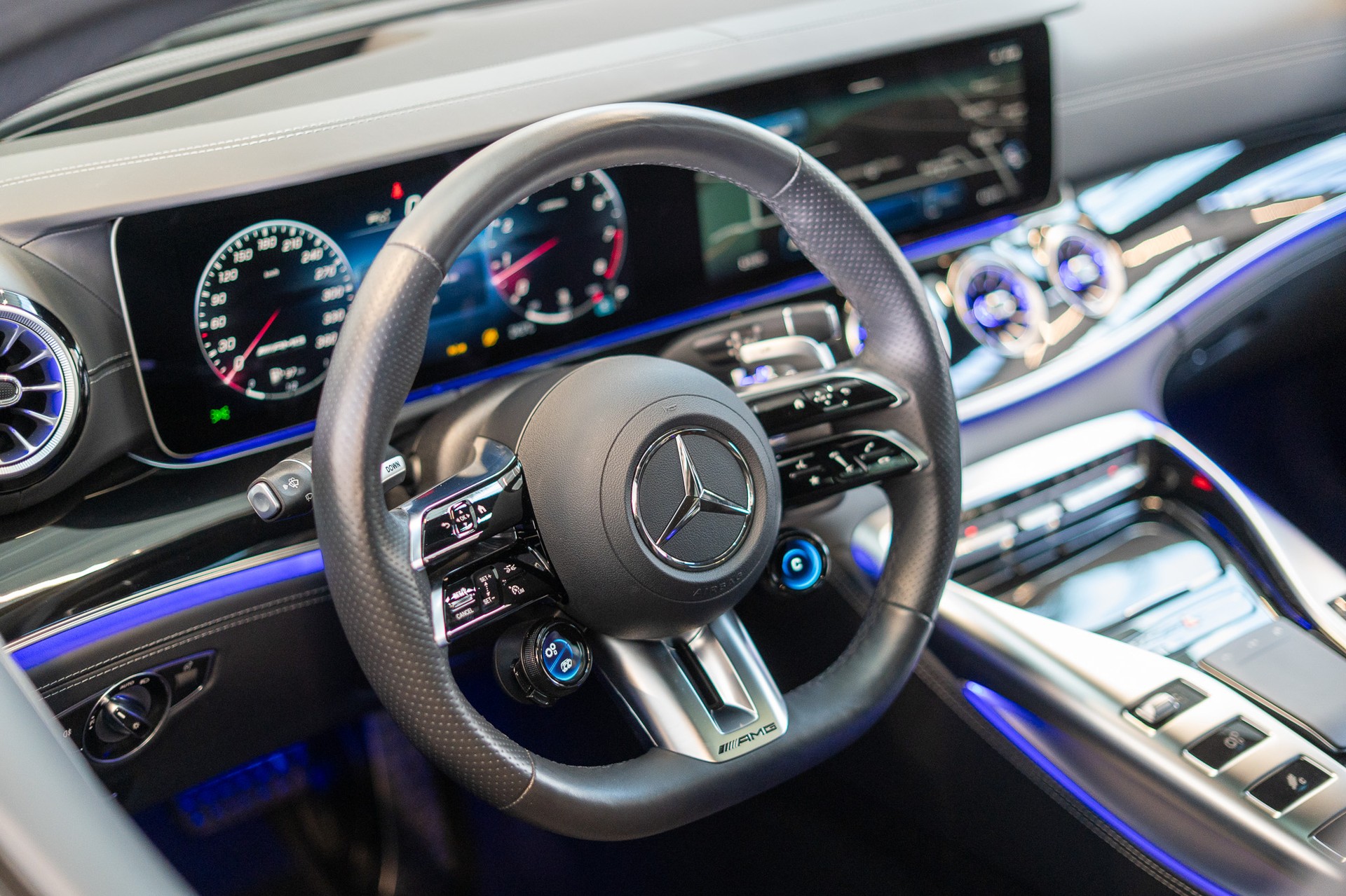MERCEDES-BENZ AMG GT 63 S 4matic+ / Panorama-Schiebedach / Head-Up Display / Burmester-image-9