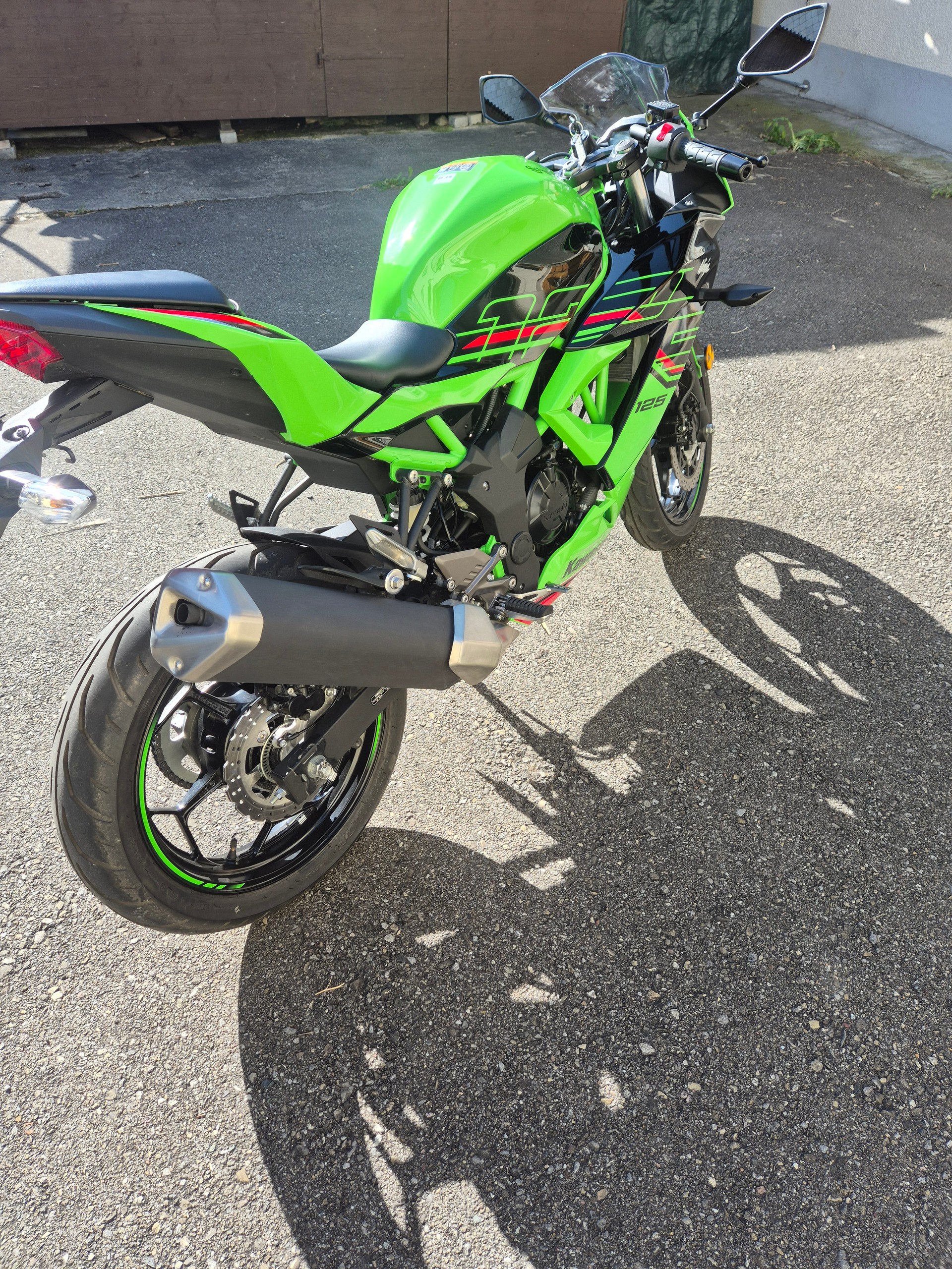 KAWASAKI Ninja 125-image-1